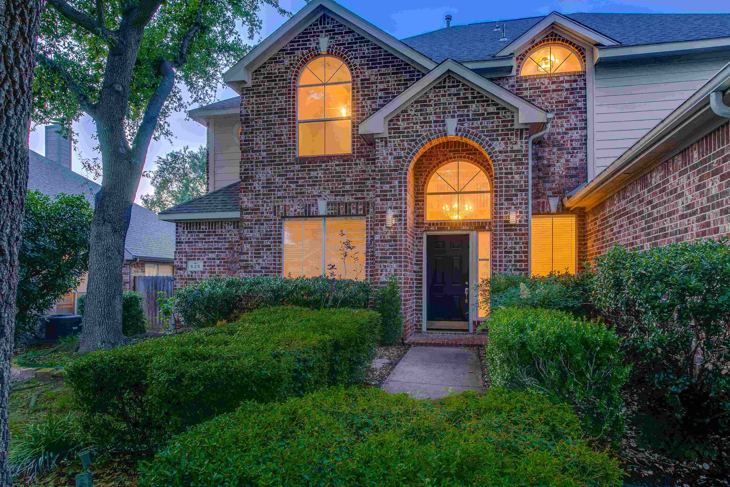 Who Should I Hire to Sell My House in North Oak Cliff?