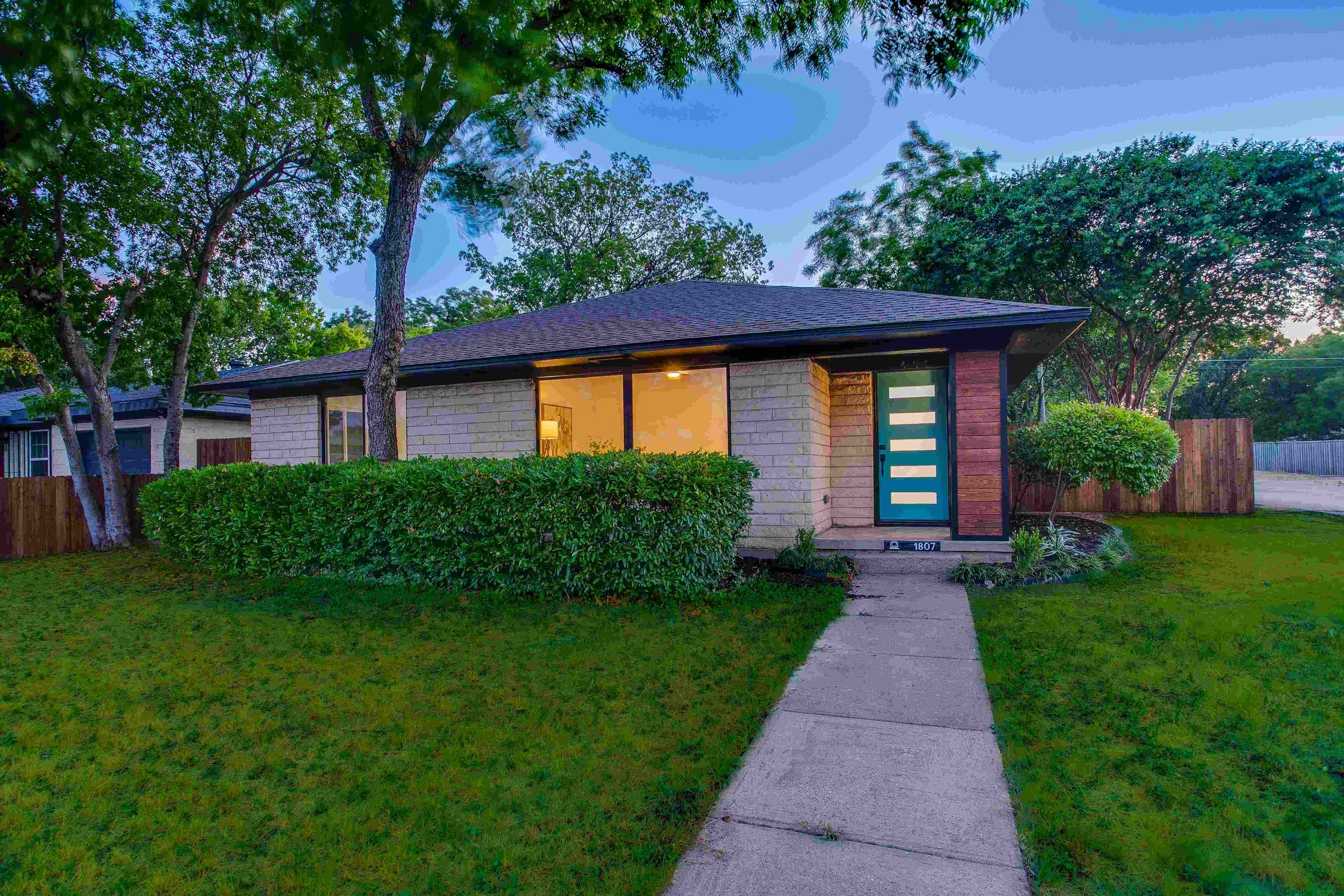 Moving to Oak Cliff, Dallas? Call Realtor Eugene Gonzalez