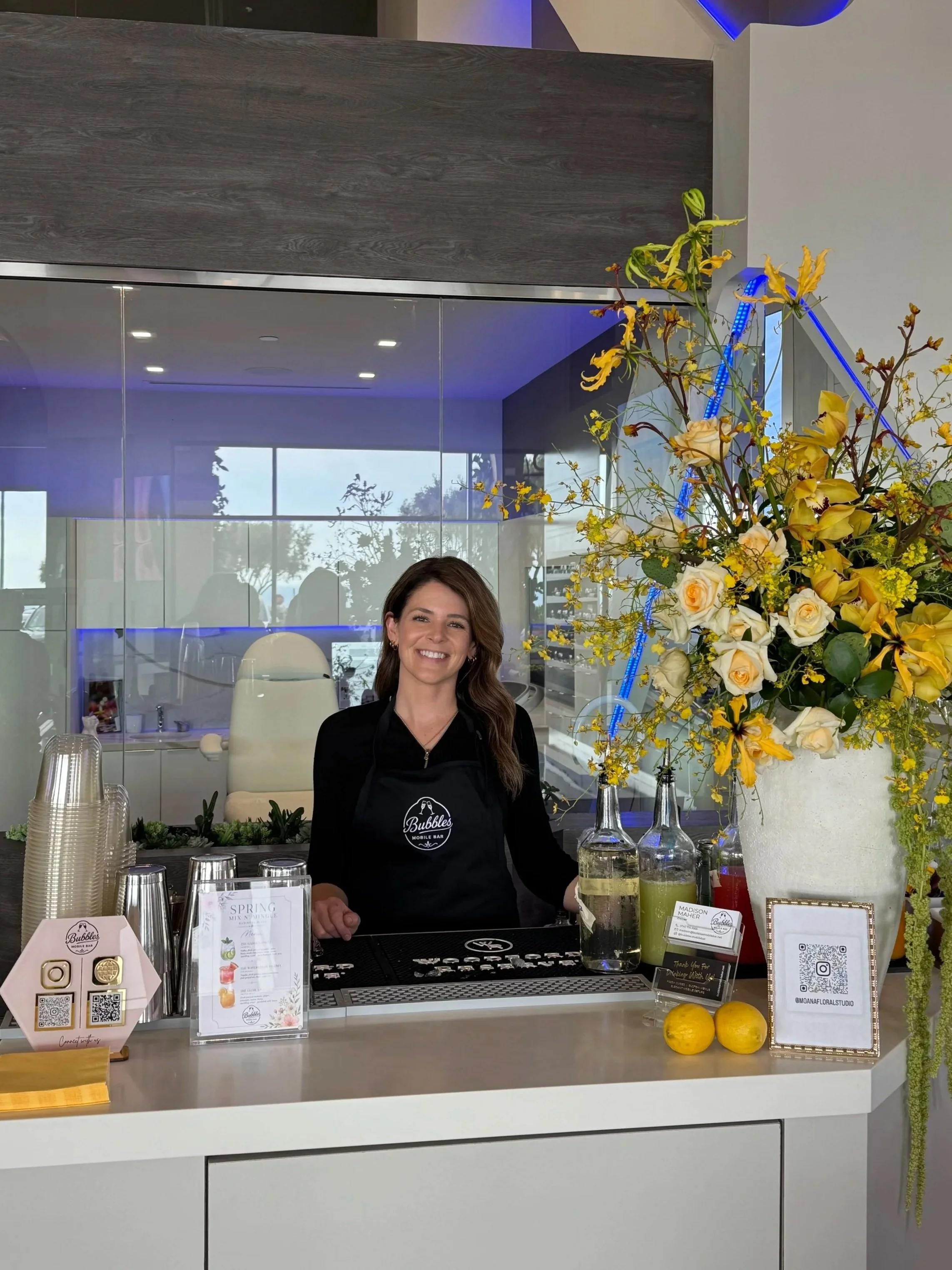 Fresh-pressed cocktail and mocktail bar served in collaboration with Newport Beach Living at Crystal Cove, Newport Beach, CA. Bar setup and seasonal drink menu by BUBBLES Mobile Bar.