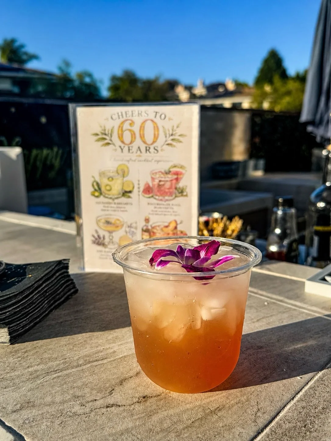 Would you order this? ✨

Earl Grey tea + fresh lemon + lavender-infused honey, optional with gin 🍋🌿

This one disappeared FAST at last weekend&rsquo;s event 👀

Looking for elevated cocktails for your next celebration? Summer dates are filling up. 