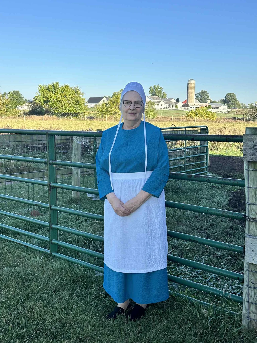Woman's Amish Outfit Notice: The Store is OPEN, come on in! Woman's Amish Outfit Notice: The Store is OPEN, come on in!