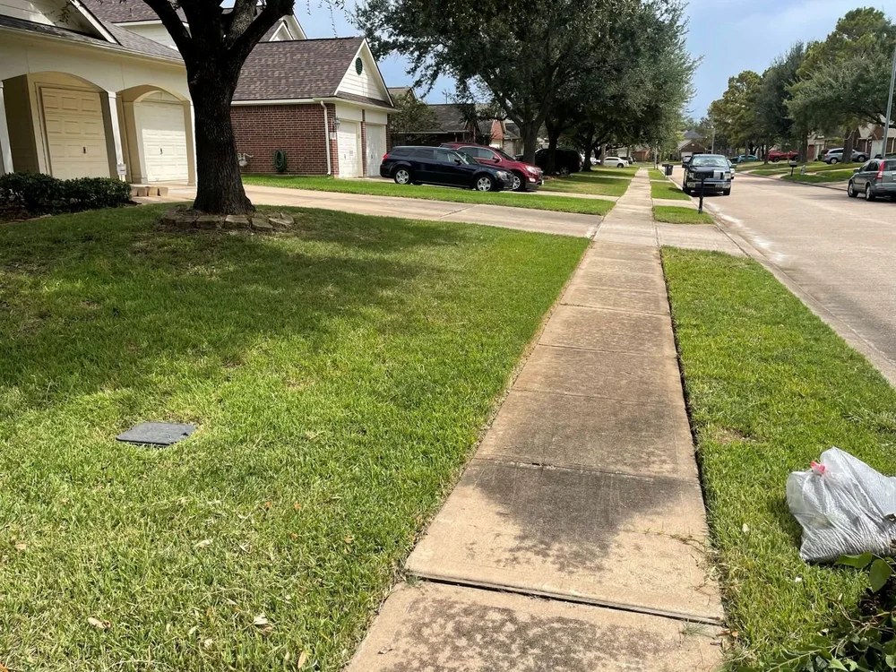Sidewalk edge after blade edging