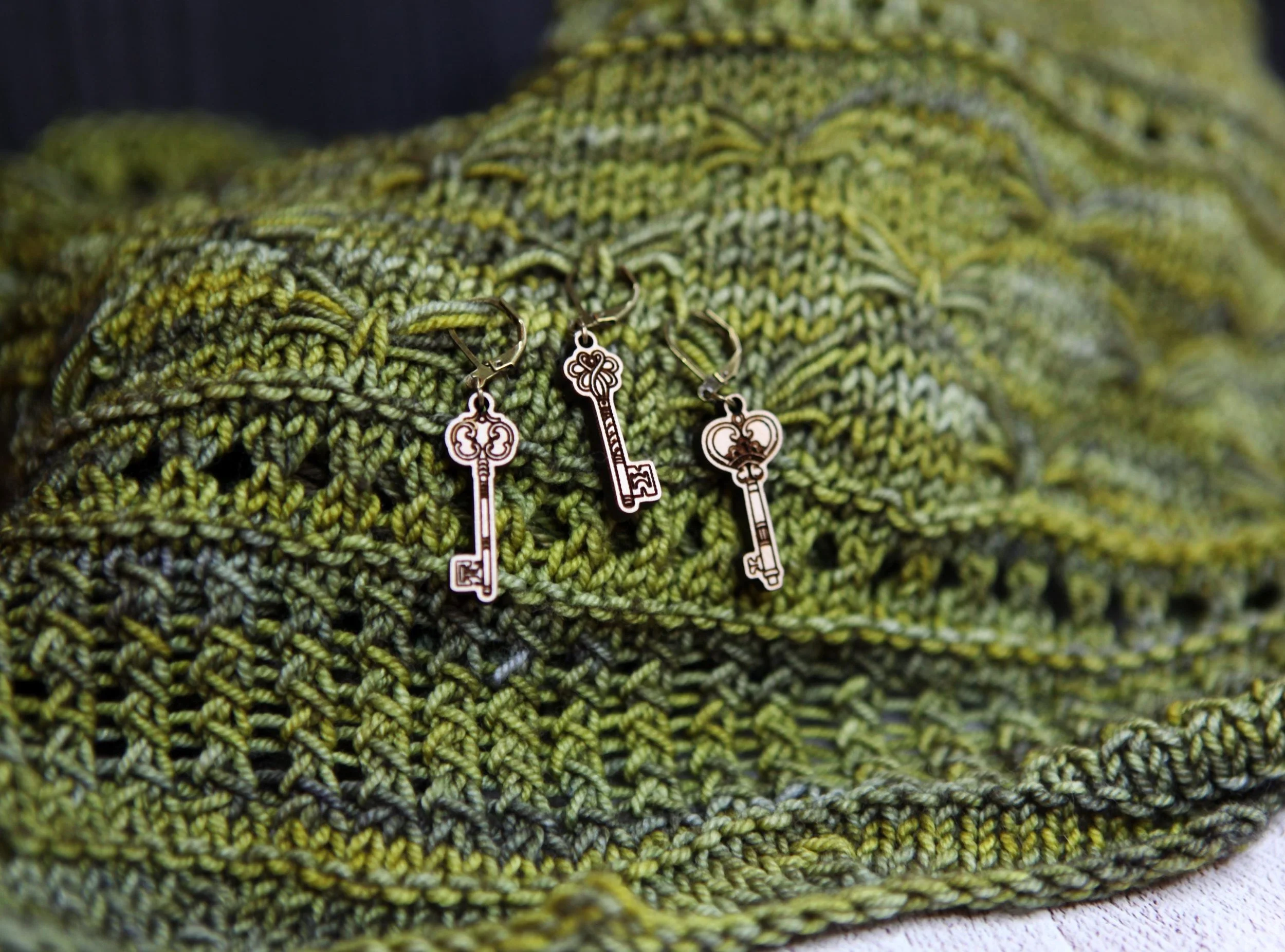 https://i.etsystatic.com/8282779/r/il/e001e8/6582018189/il_fullxfull.6582018189_41mo.jpg