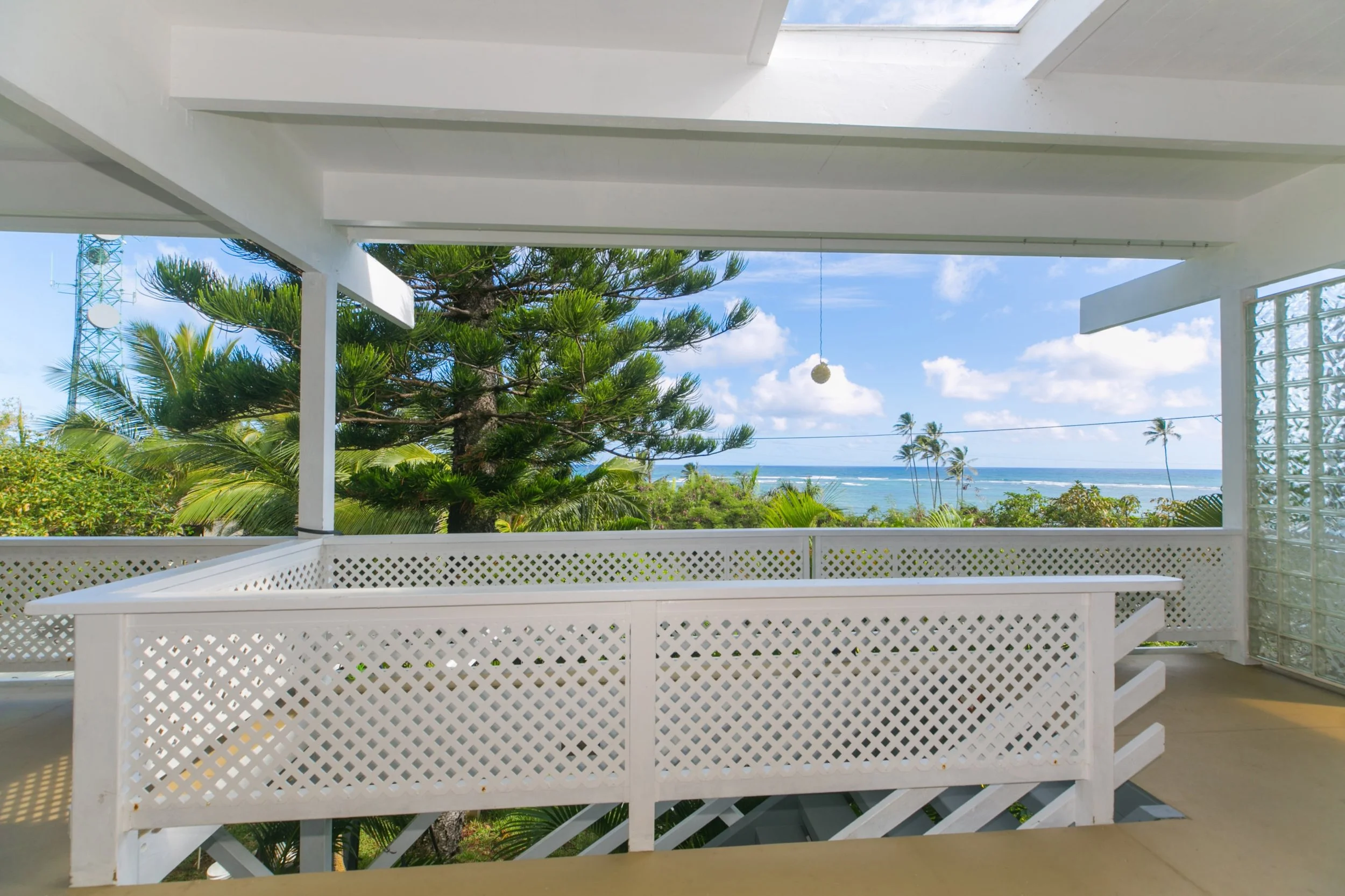 Commercial real estate - luxury Yoga, Health, Wellness, Artist Retreat  lanai with an ocean view