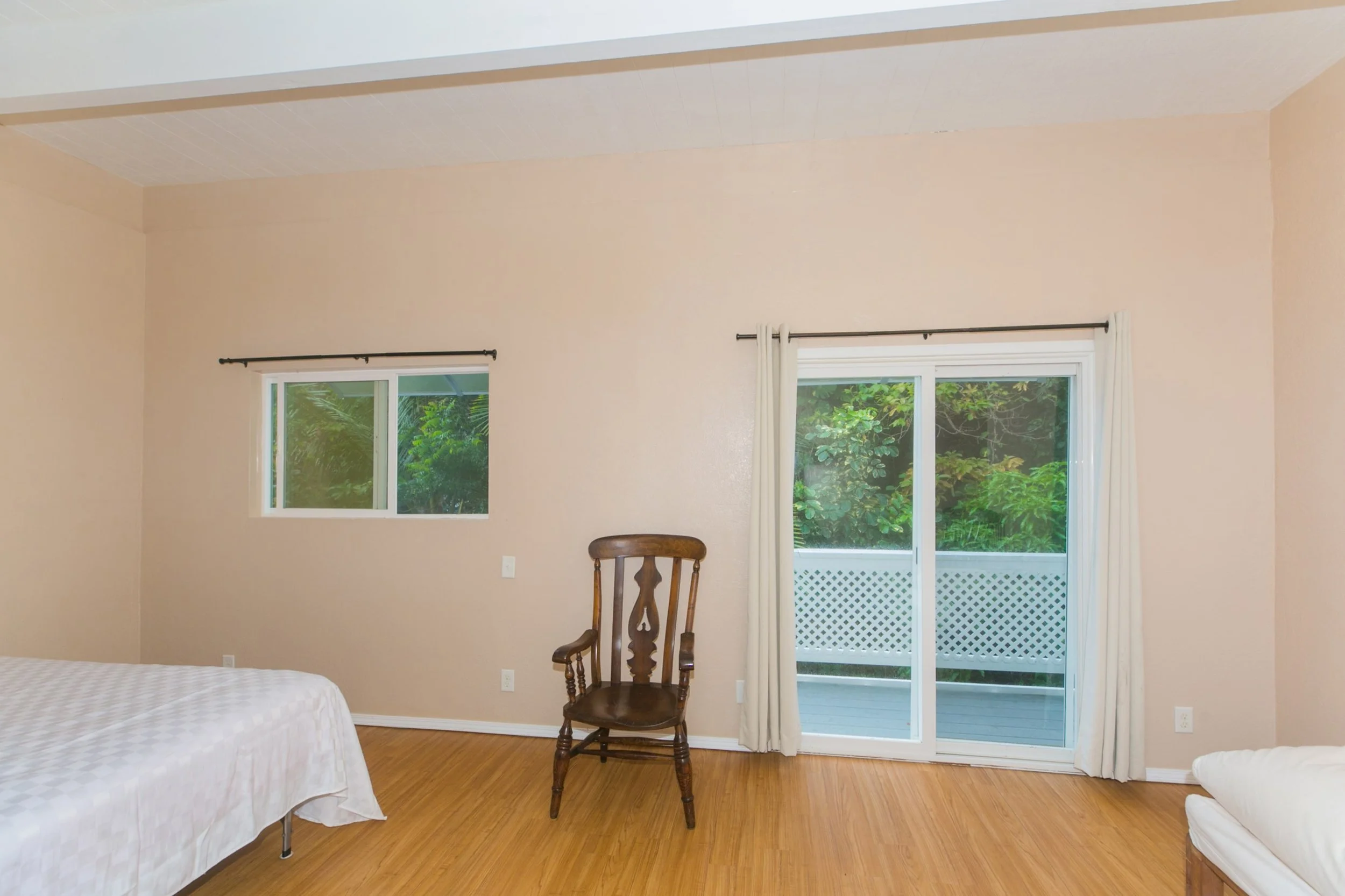 Commercial real estate - luxury Yoga, Health, Wellness, Artist Retreat  with an ocean view