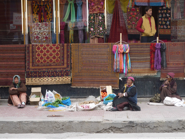 himalayas02-Streetstall.gif