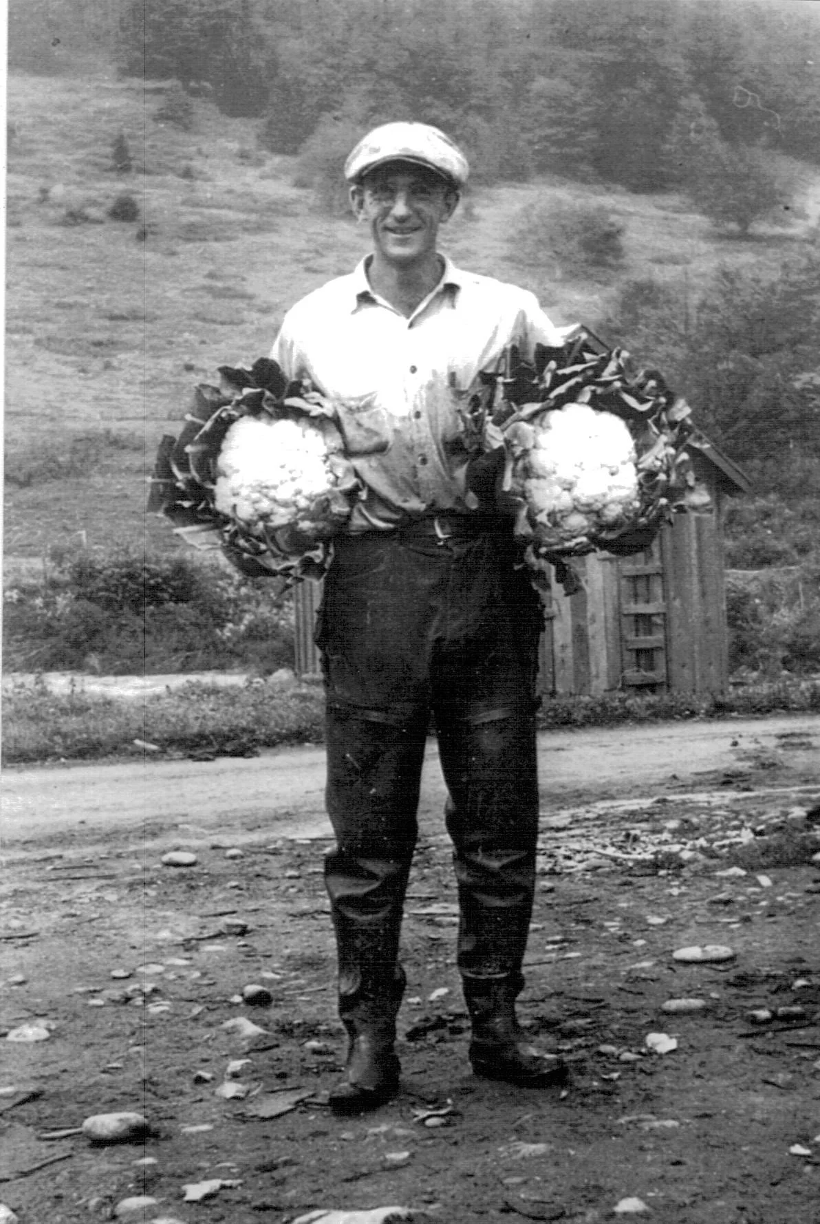 Hiram Fairbairn, holding 2 caul, s valk 001.jpg