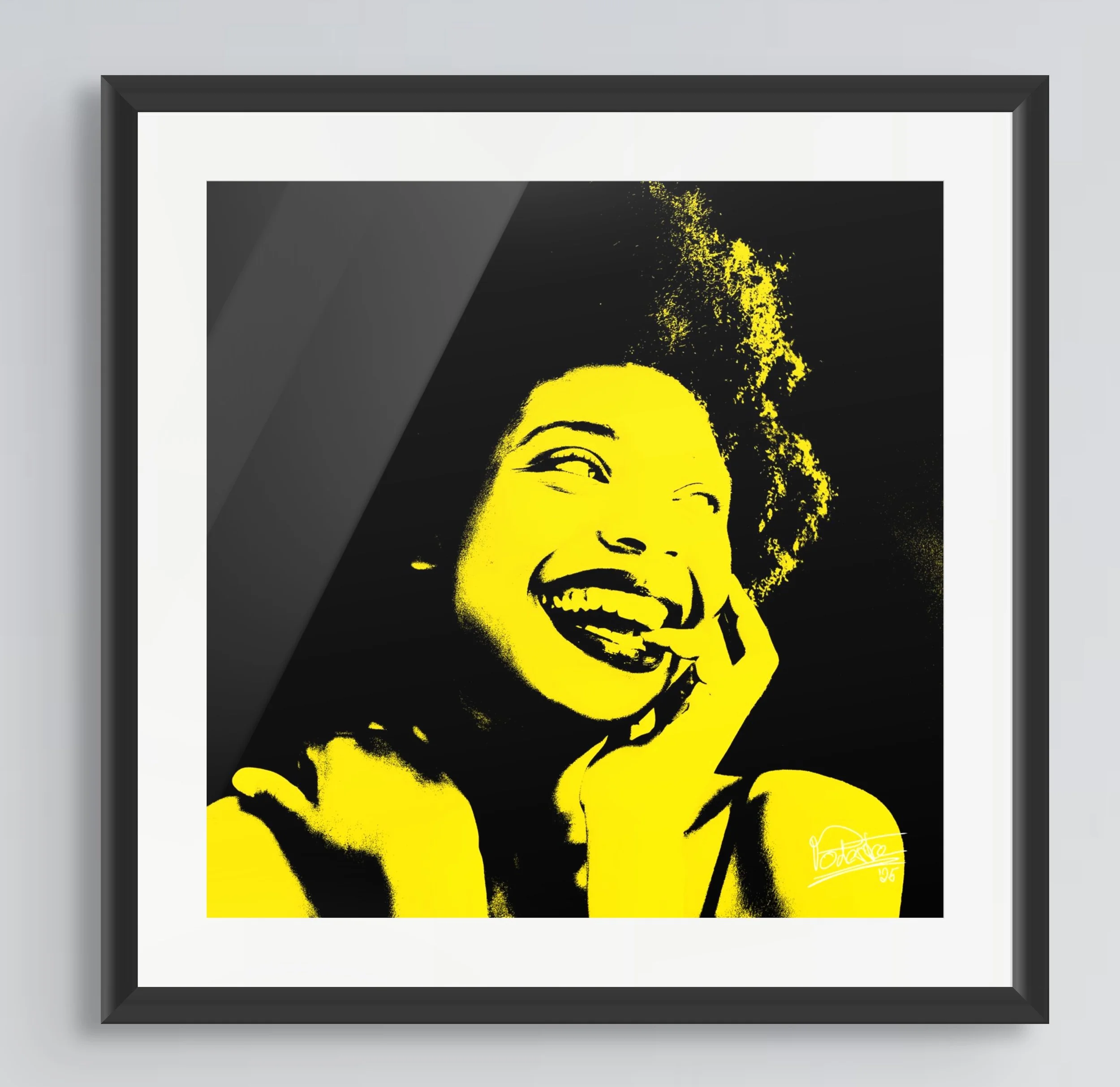 Kunstwerk eines lachenden Mädchens mit Afro-Frisur in Schwarz-Gelb in einem Rahmen