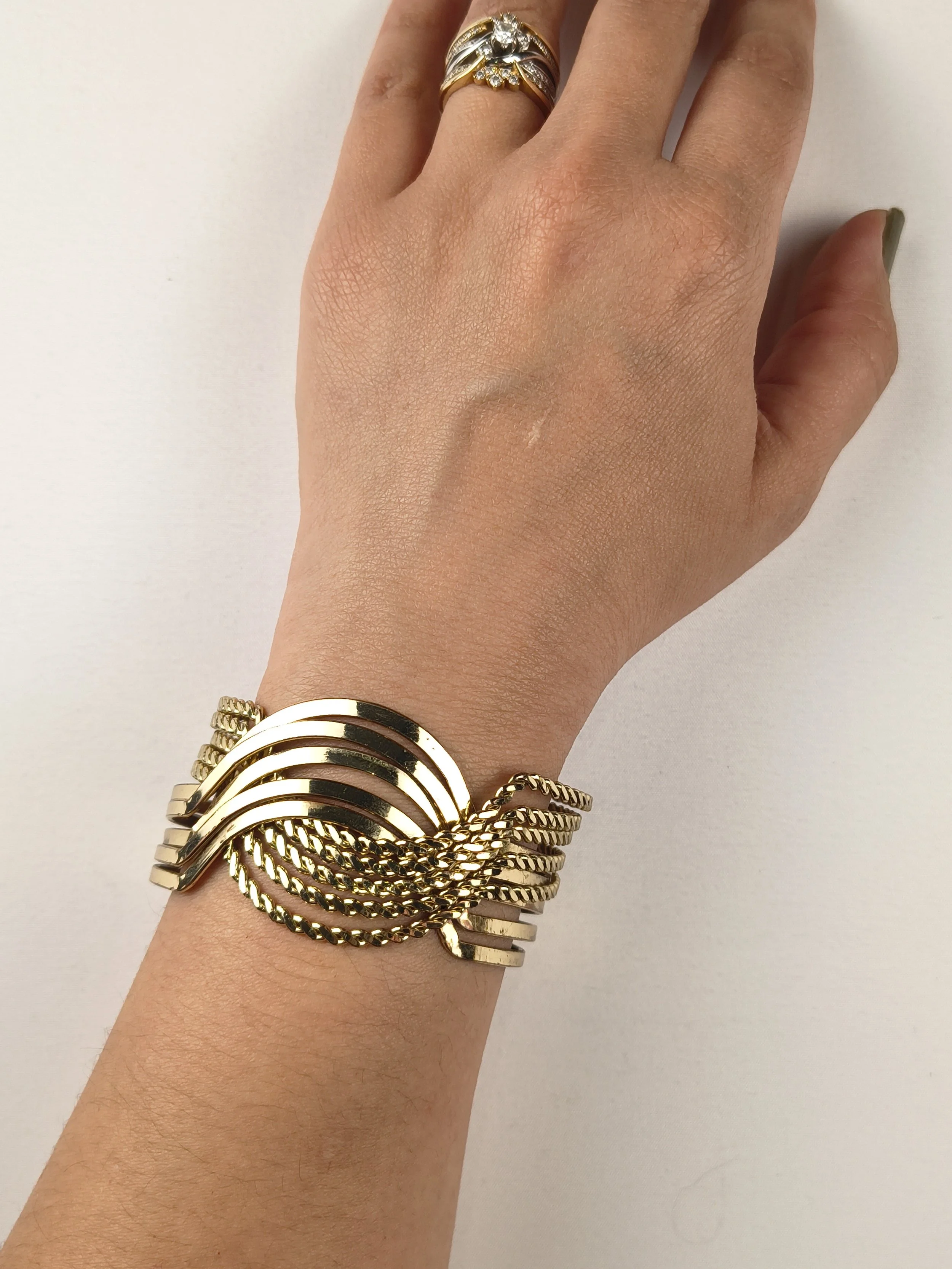 Twist & Shine Gold Metal Cuff