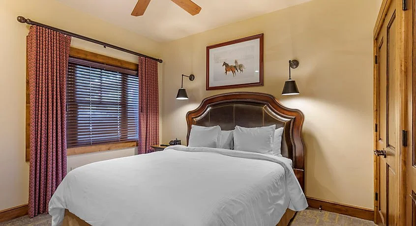 Master Bed.jpg