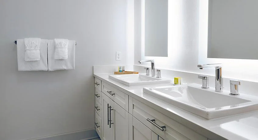 the-fountains-bldg9-2bed-standard-master-bath.jpg