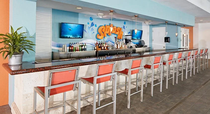 the-fountains-splash-poolside-bar.jpg