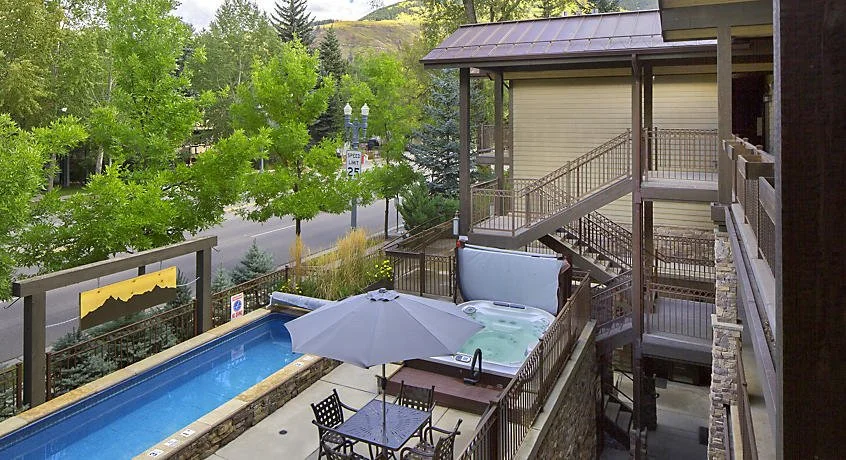 Pool, Hot Tub, Mountian Views.jpg