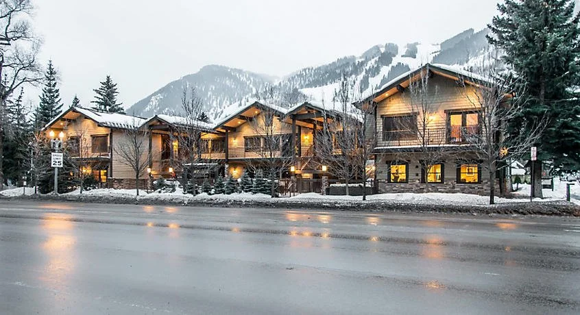 Innsbruck Aspen in Winter.jpg
