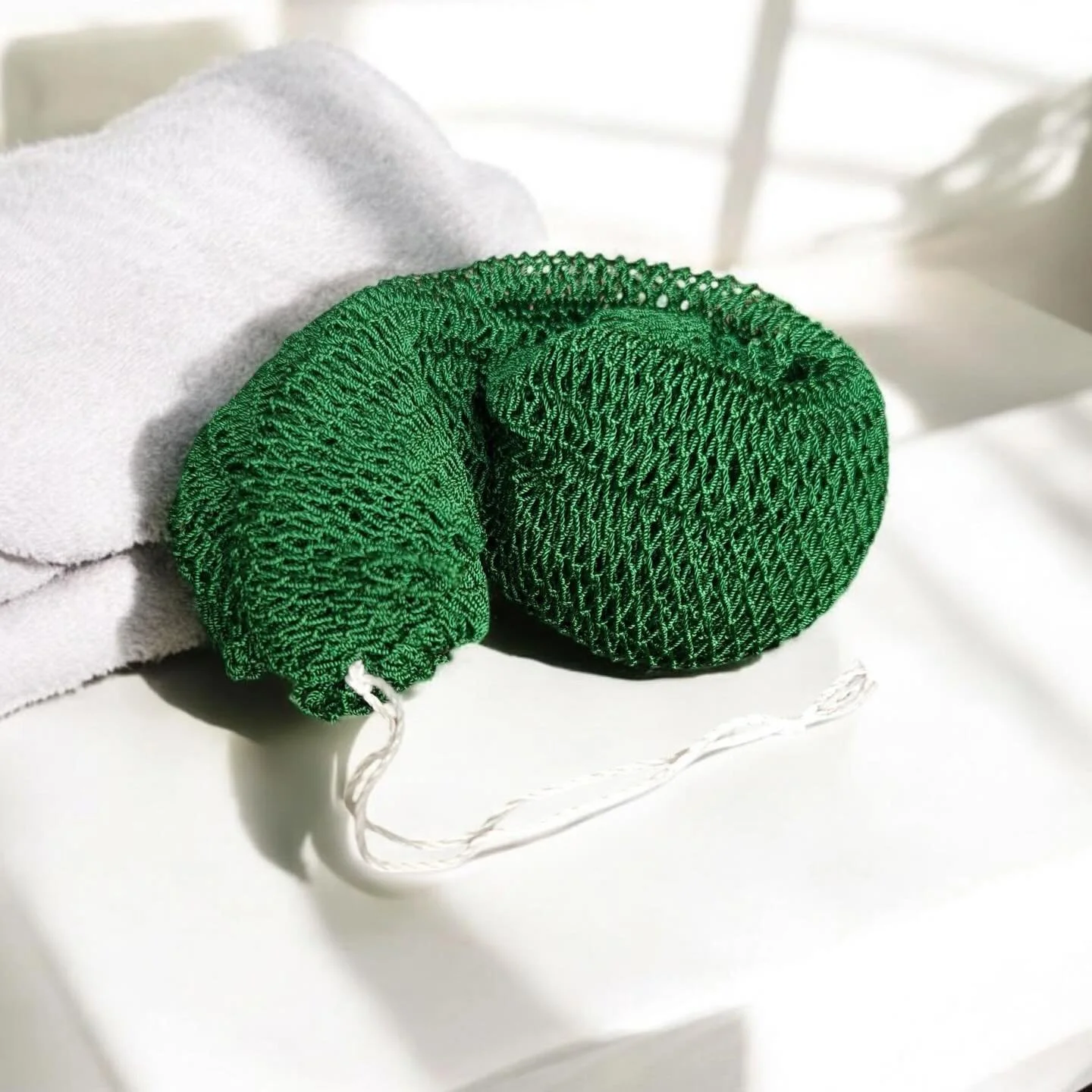 Why everyone&rsquo;s obsessed with African Net Sponges 👇
🧼 Deep exfoliation
🌿 Hygienic &amp; quick-drying
✨ Leaves skin baby soft
Herbs &rsquo;N Butter favorites now at Smiths Pharmacy 💛