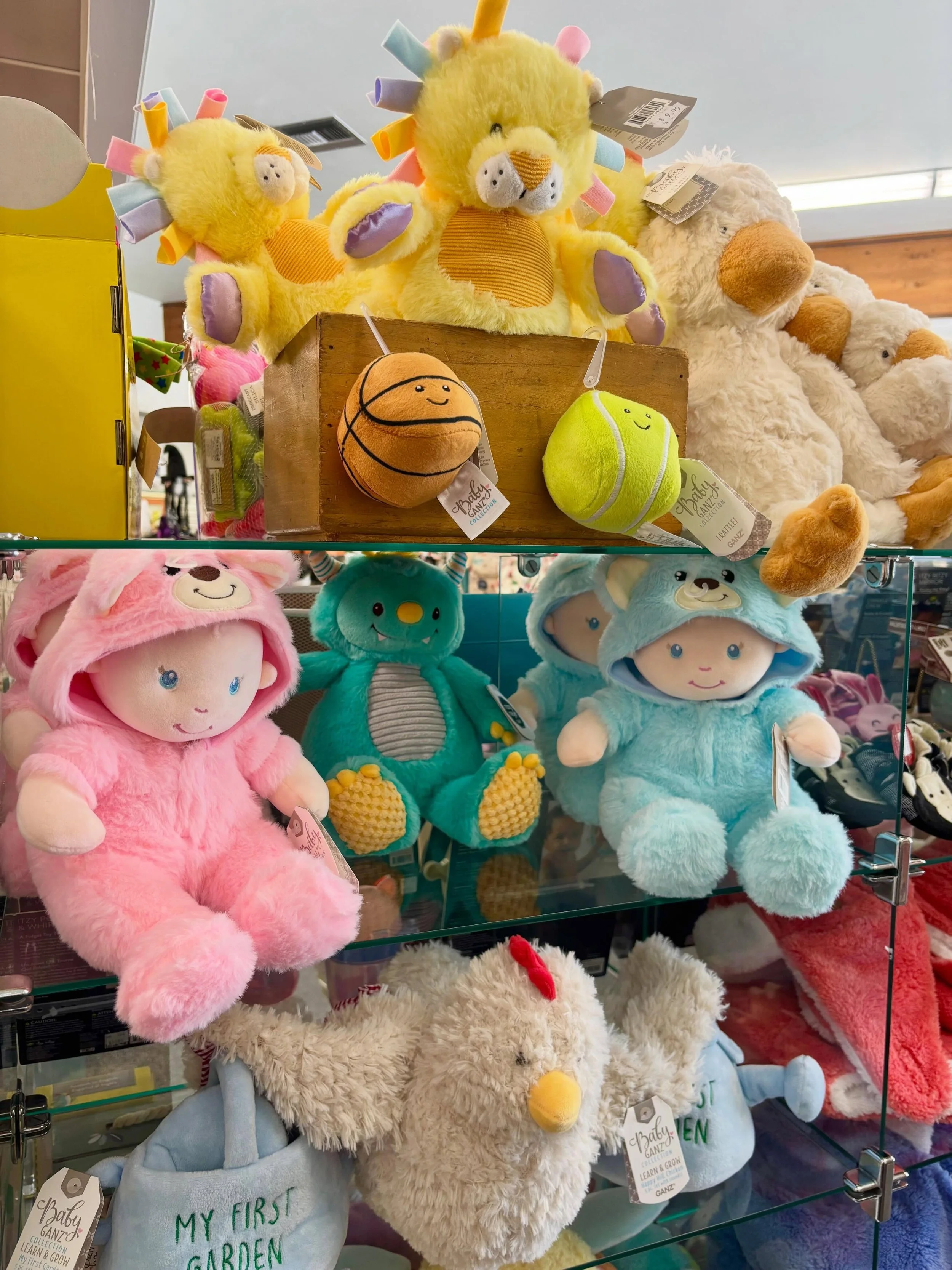 Prescriptions? ✔️ Plushies? Also ✔️

The perfect gift is waiting for you!

#ShopLocal #Plushies #Gift #Cute