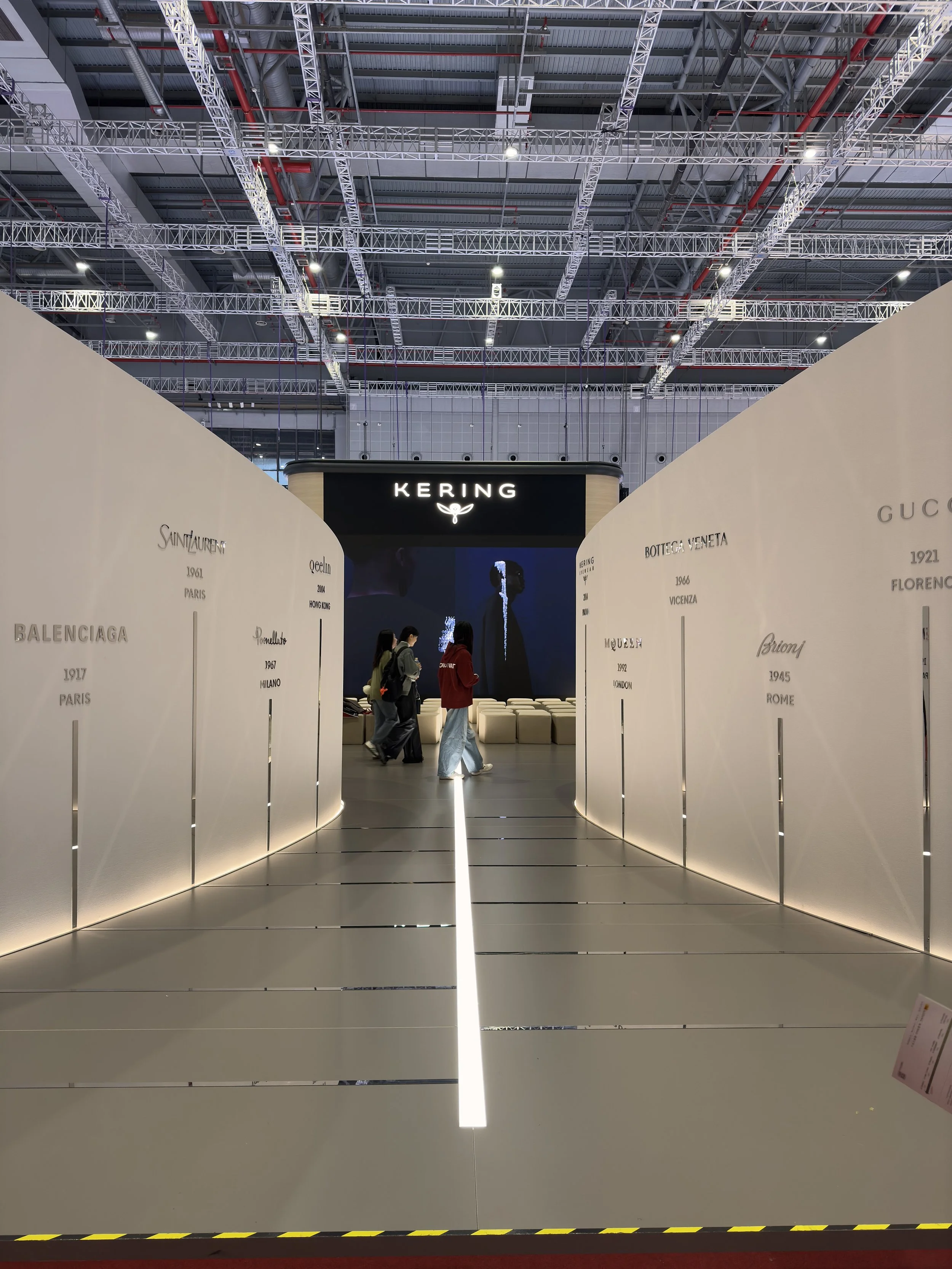 The entrance is an installation showing the long history of the brands from Kering, when walking into the spaces, the audiences will feel the flowing of the time and step by step into the Kering nowadays. The cove lights, and organic forms of the fac