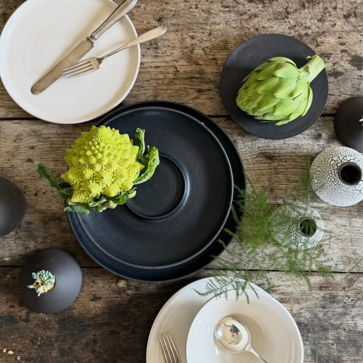 Curated simplicity for the modern table 🌿✨

#TableStyling #HomeDecor #ModernRustic #Tablescape #InteriorInspo MinimalDesign DiningAesthetic EarthyTones OrganicModern DecorInspo