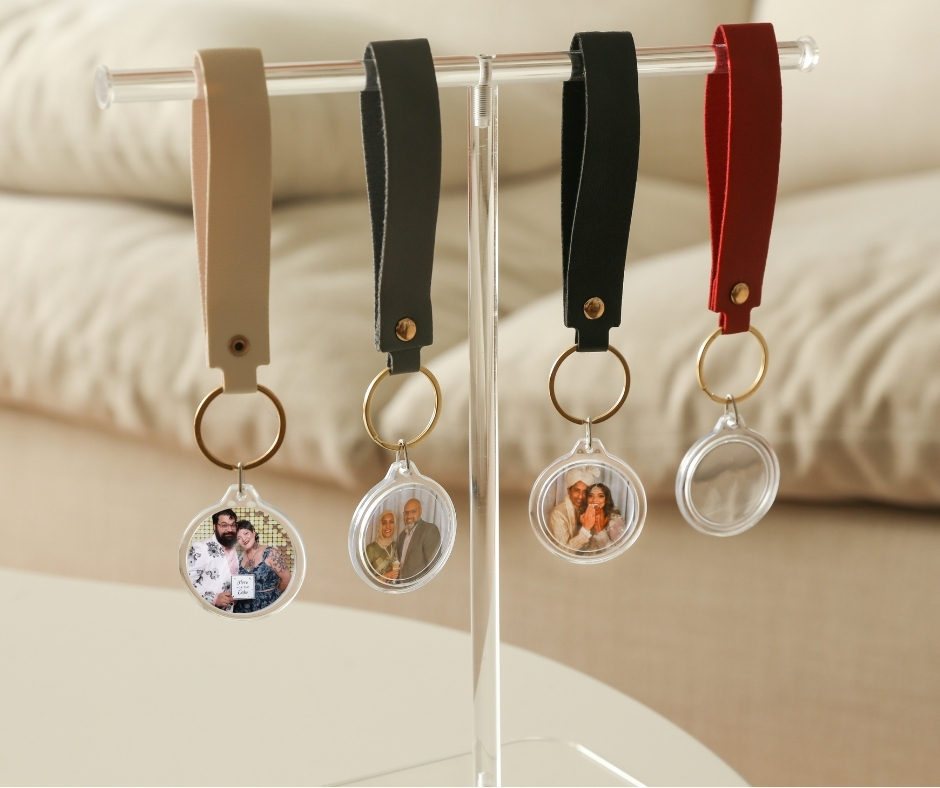 hivequarter-keychain-photo-booth-hanging-keychains.webp