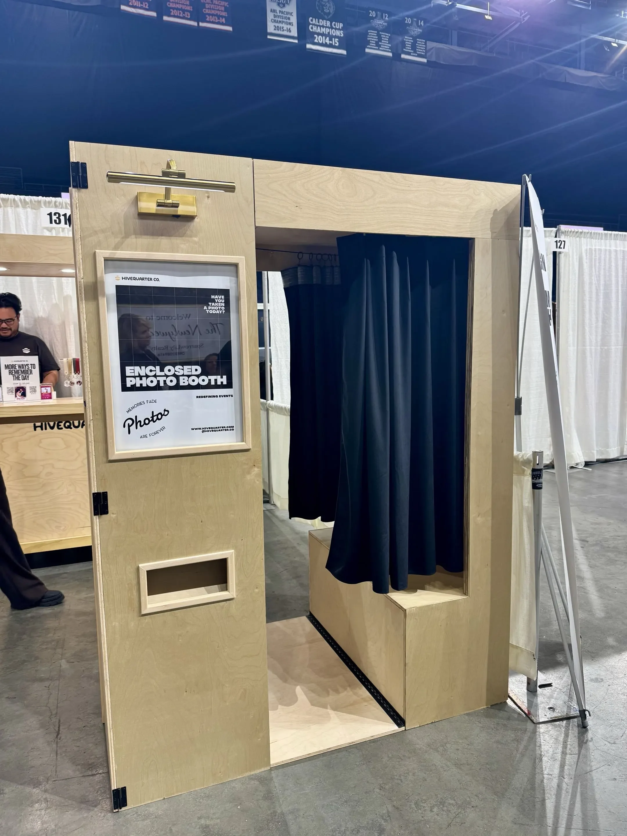 Hivequarter vintage enclosed photo booth