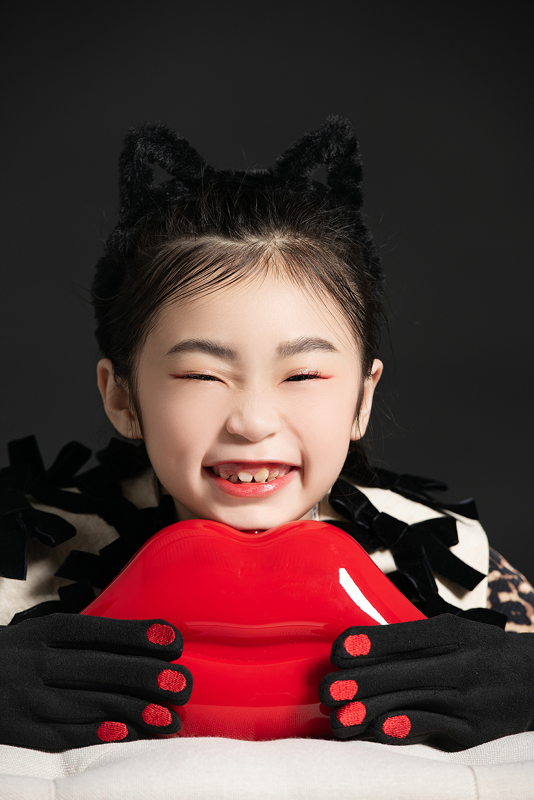 Outdoor children’s fashion photo at Queens Botanical Garden, NYC