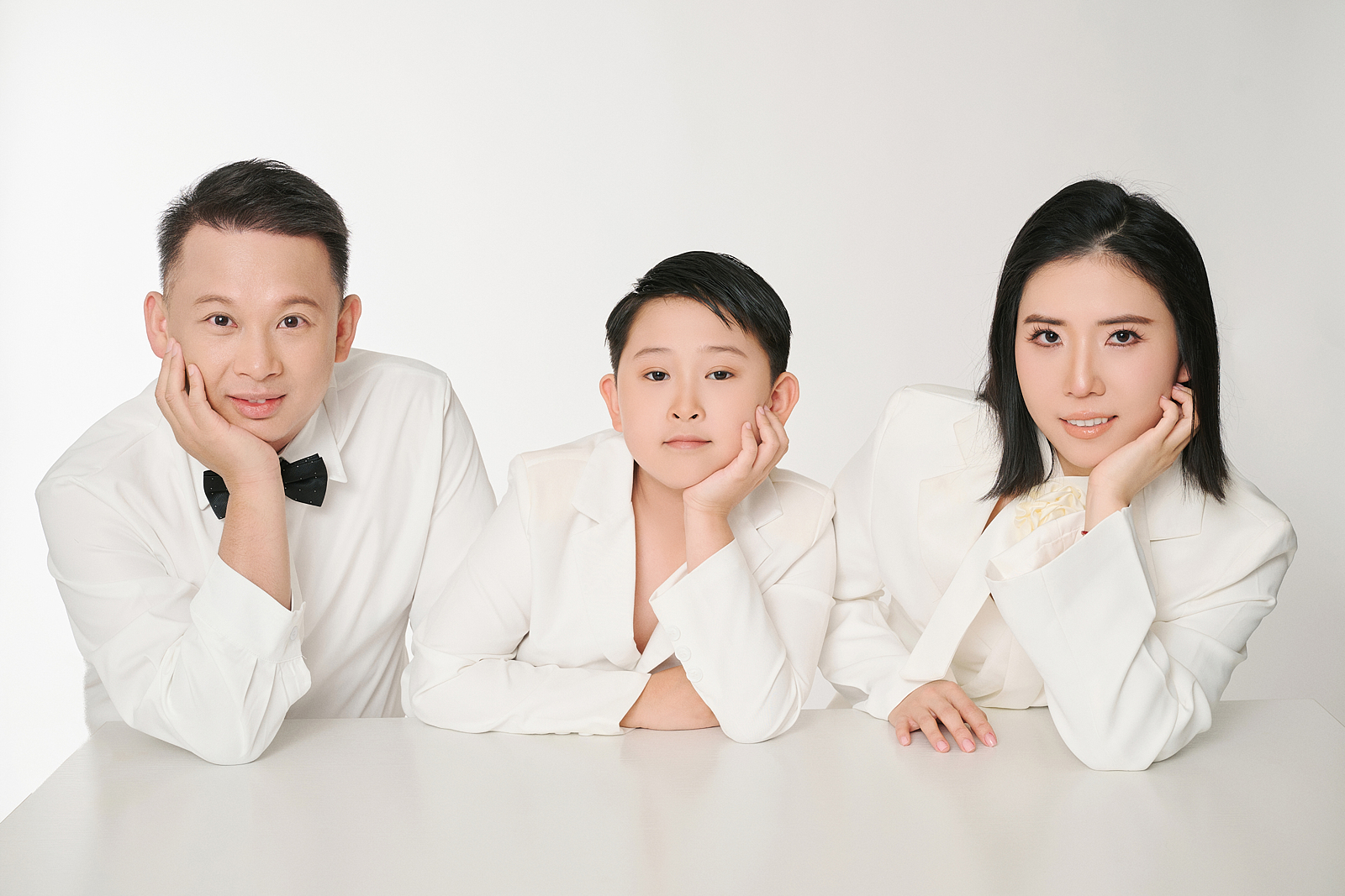 Candid laughter during elegant family photoshoot in Flushing, NYC