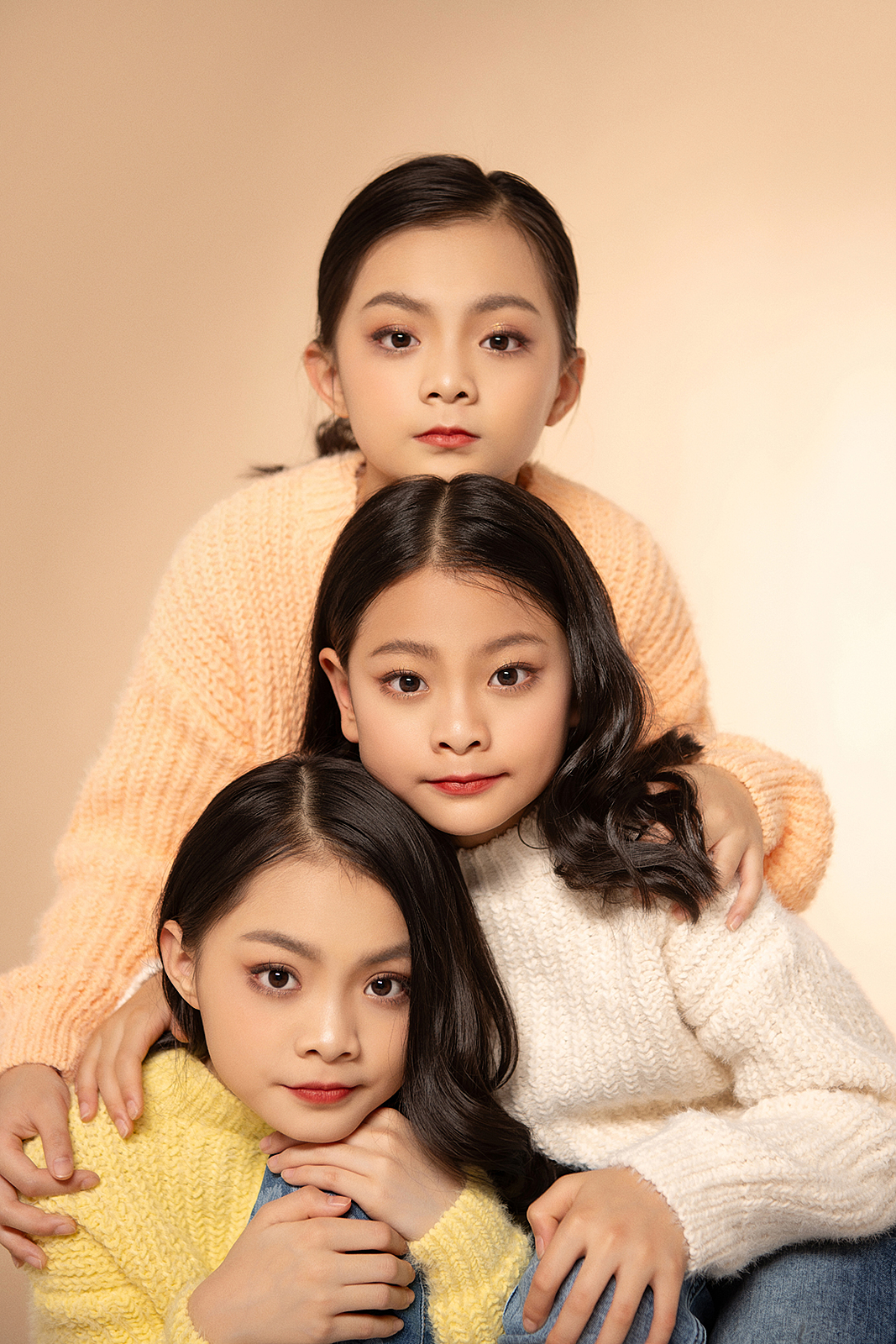 High-end children’s photography session with natural greenery backdrop in NYC