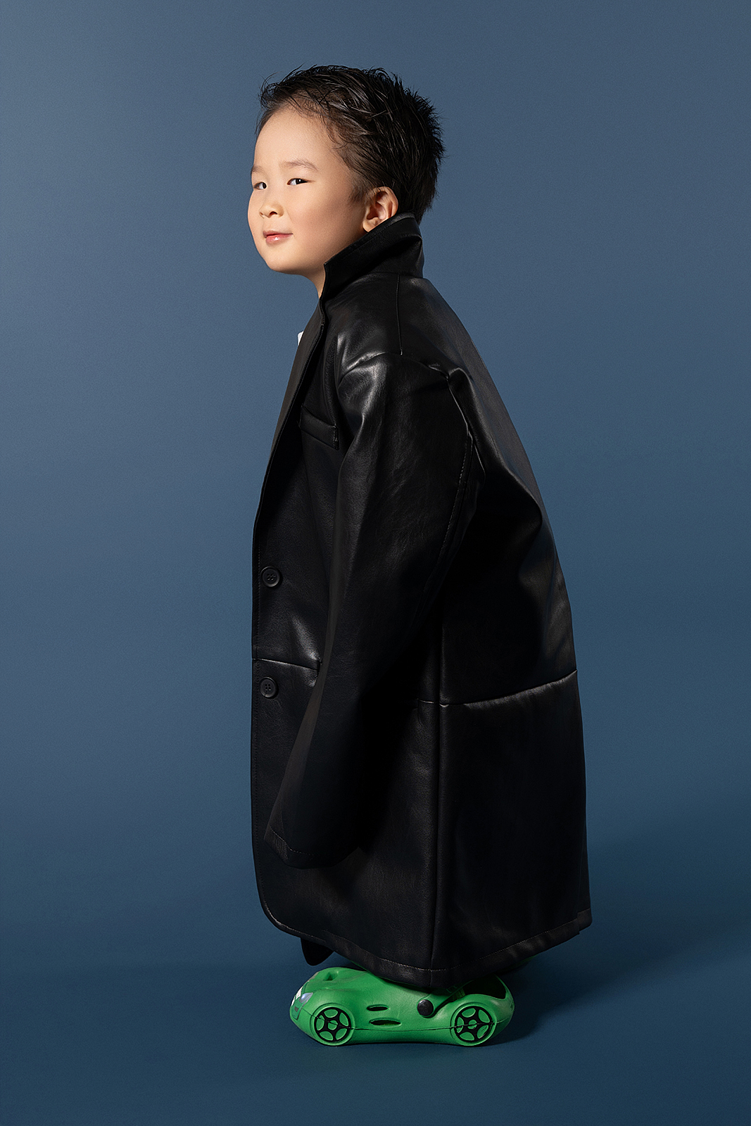 Fashion-inspired children’s portrait with vintage suitcase prop in NYC