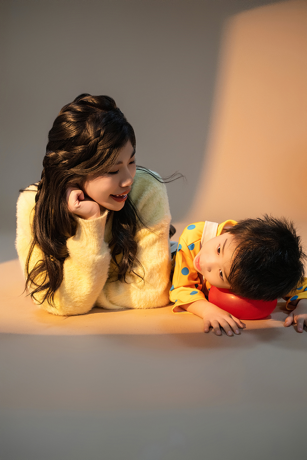 Elegant family portrait with pastel tones in Flushing, New York