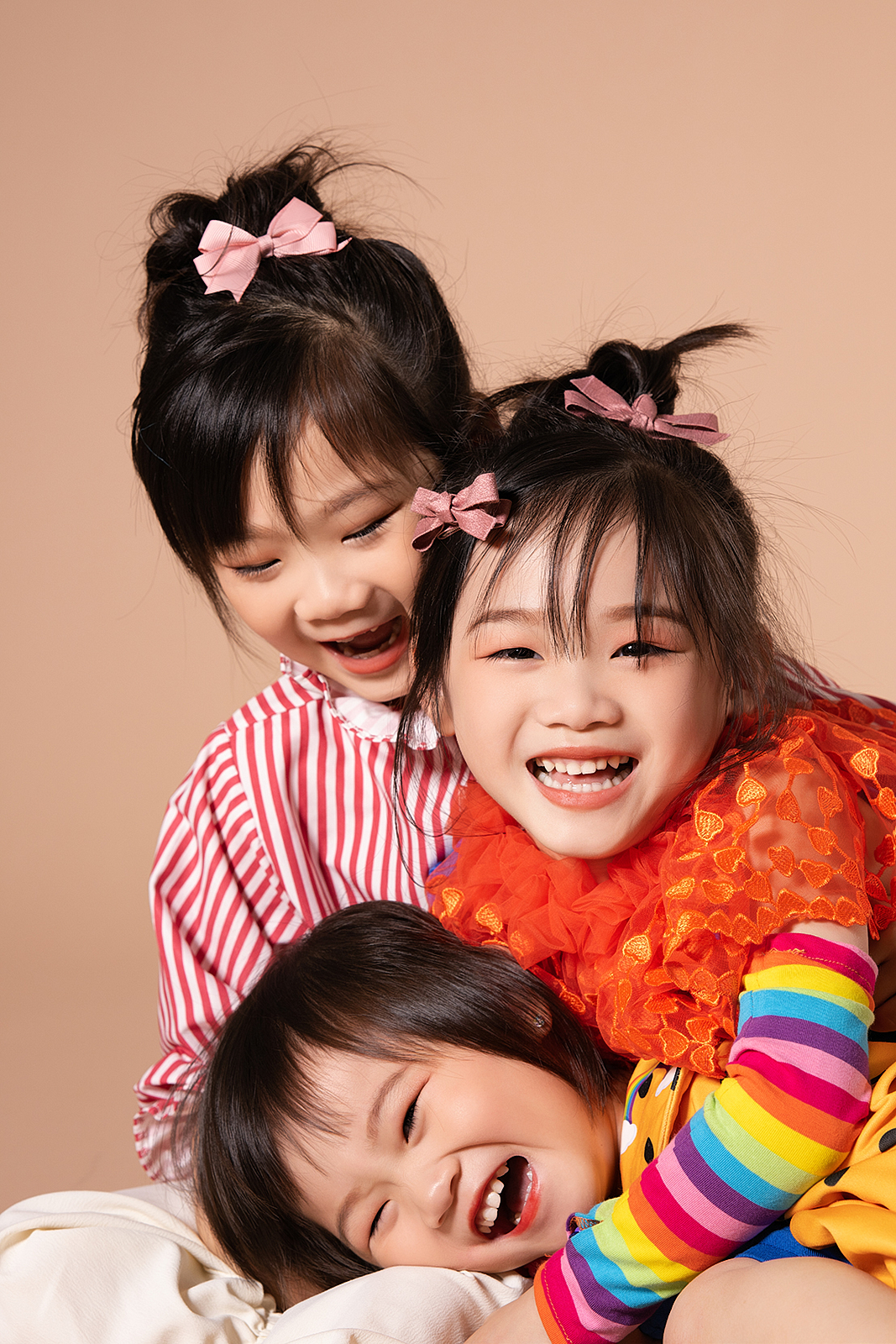 Fashion-inspired children’s portrait with rustic backdrop in NYC