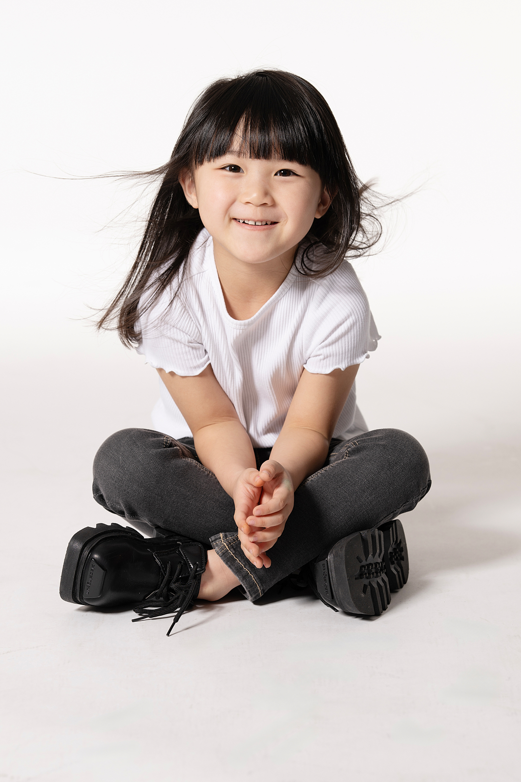 纽约儿童模特卡更新 - 少女牛仔裤白T造型
