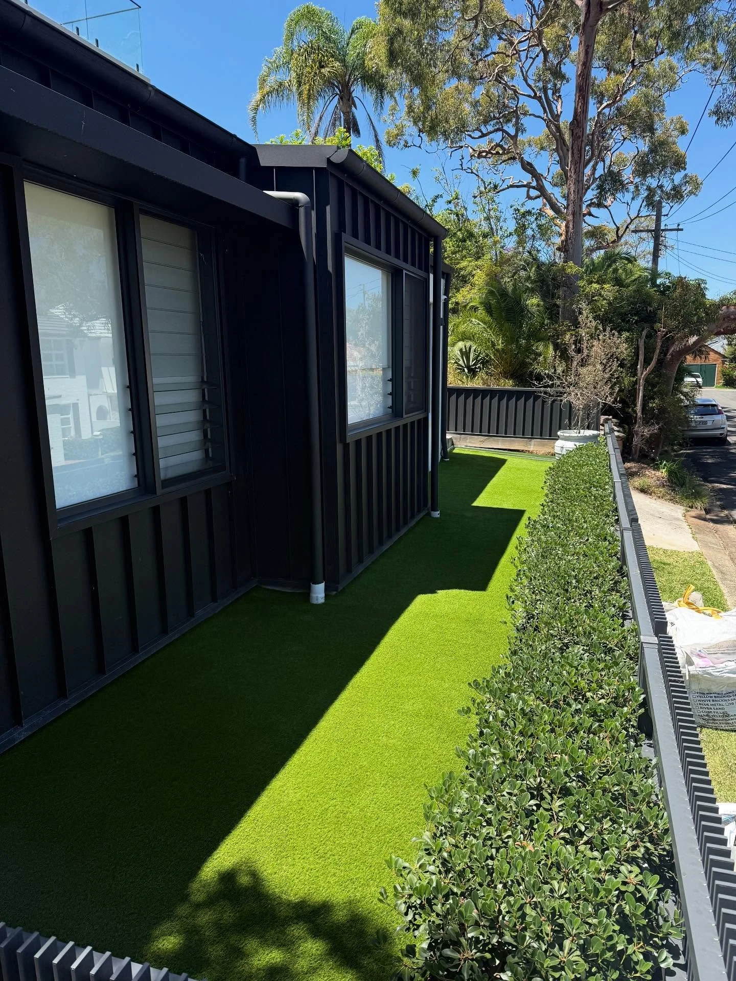 Small, sweet and just in time for summer!
A beautiful install completed in Oatley this week, taking away the stress for summer maintenance and keeping cool and clean for the new year!
Once again using high quality, Australian made Synthetic grass to 