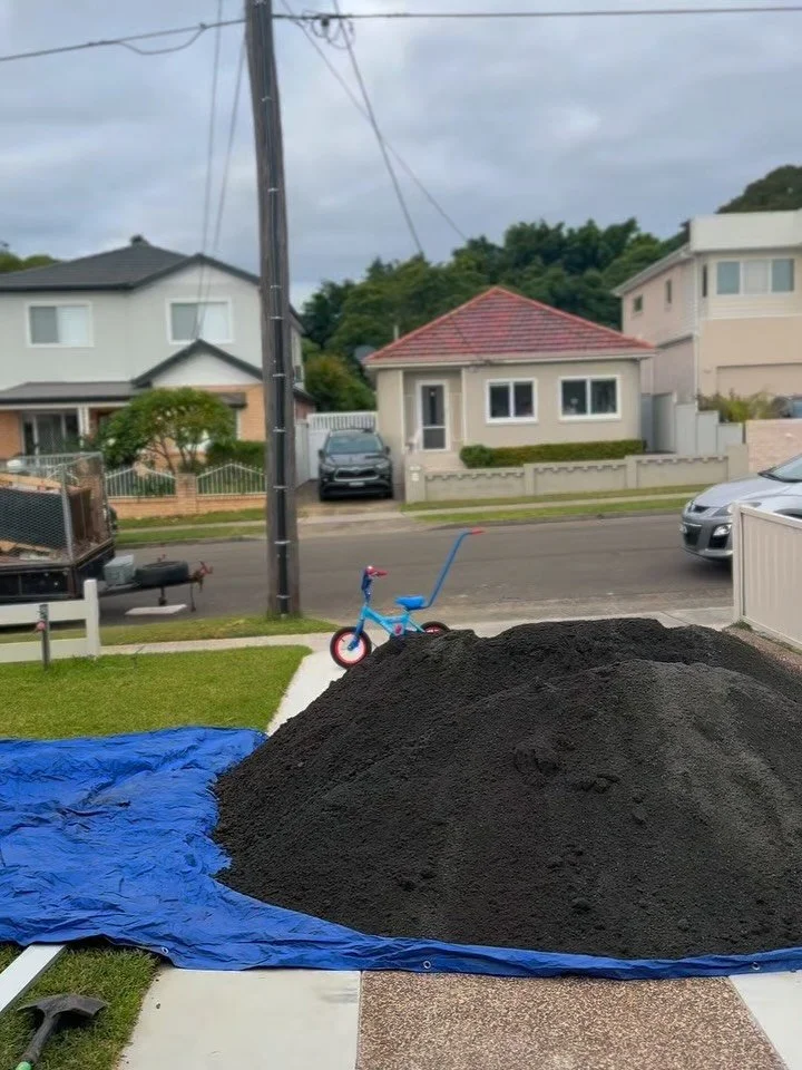 A stunning installation of NomoCool 40mm from @fieldturfaustralia .
Creating a luxurious and elegant transition from home to yard, seamless integration from the handcrafted stone staircase, directly into a comfortable and durable exterior space.

Wra