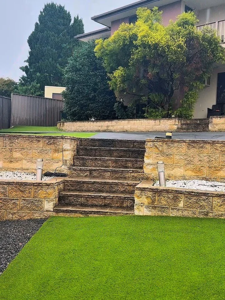 Another stunning installation complete!
Using @fieldturfaustralia Summer Prestige 35mm Synthetic Grass.
Complete with a functional driveway stone suited to the property&rsquo;s unique geometry, allowing us to continue the aesthetic and architectural 