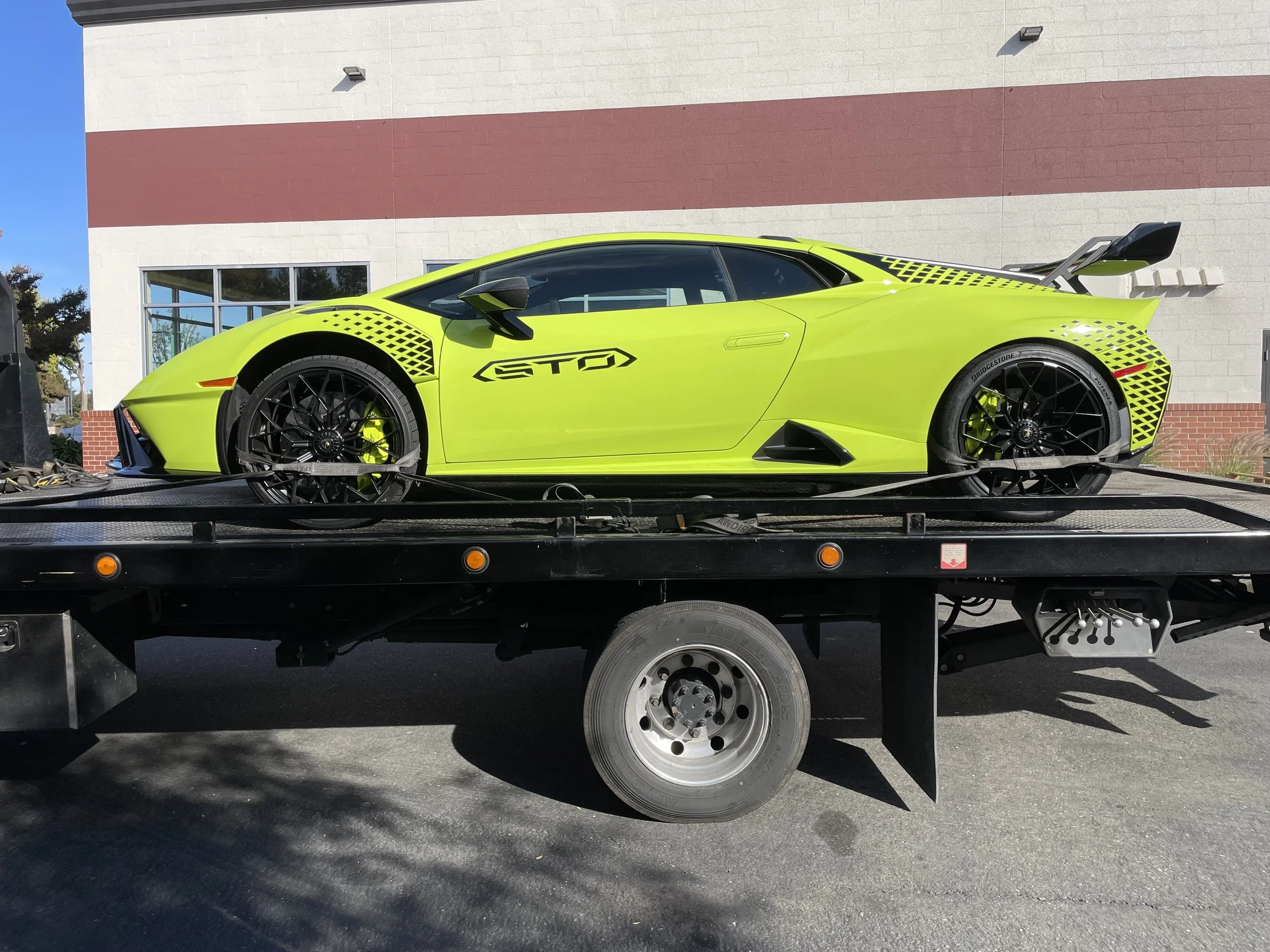 Lamborghini towing service in Antioch CA by 24-7 Rescue Towing