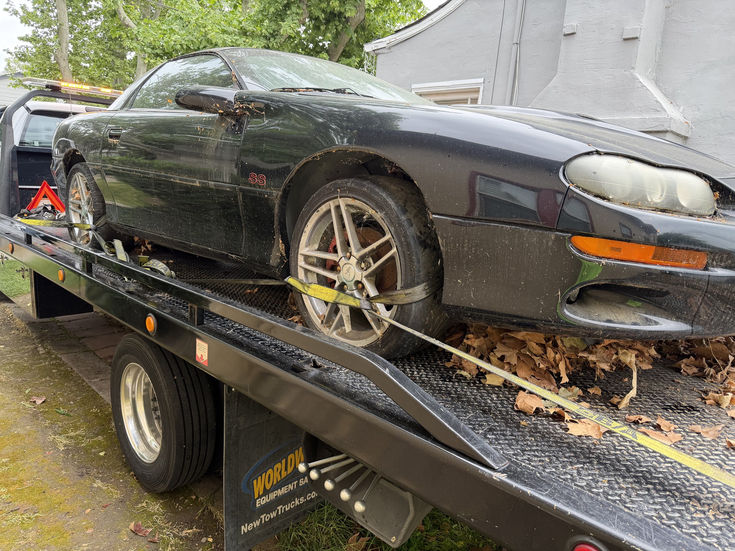 Luxury car flatbed towing service in Pittsburg California