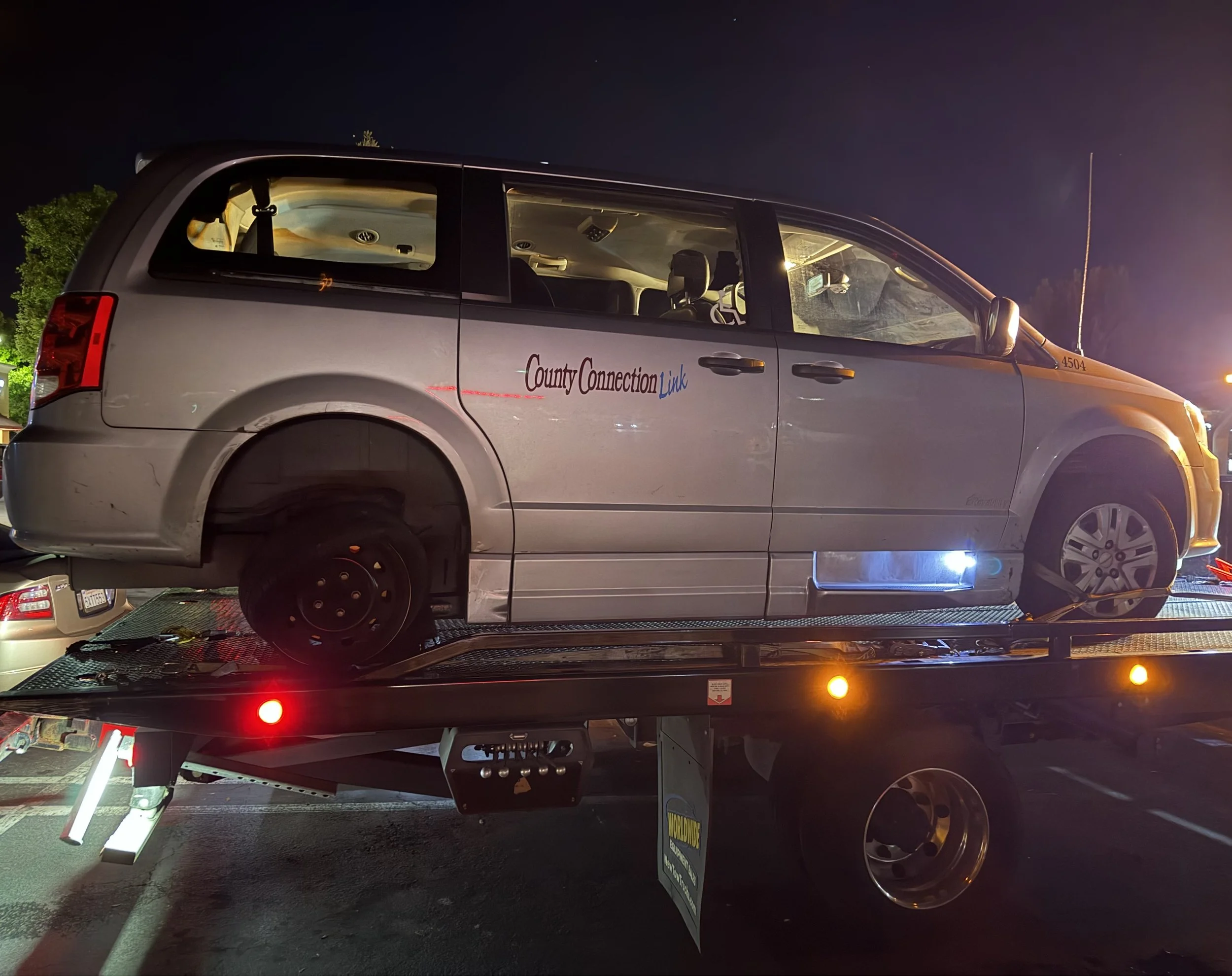 24/7 emergency towing service in Pittsburg CA towing disabled SUV at night