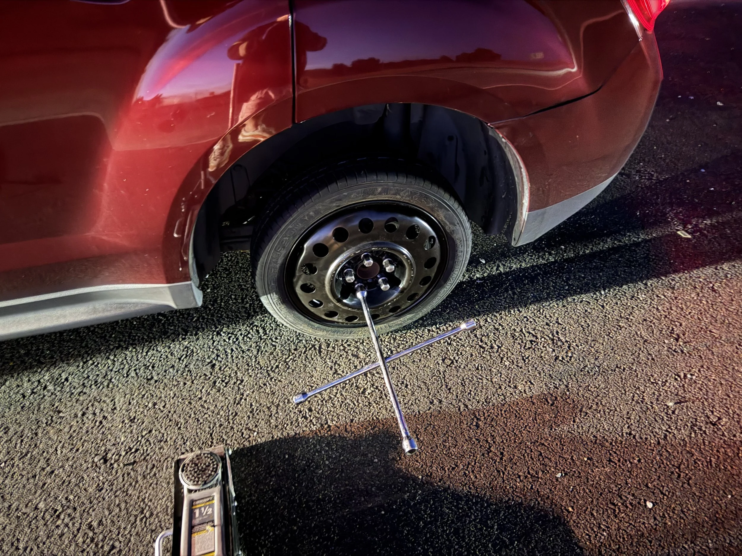 “24/7 Rescue Towing providing flat tire assistance in Pittsburg California”