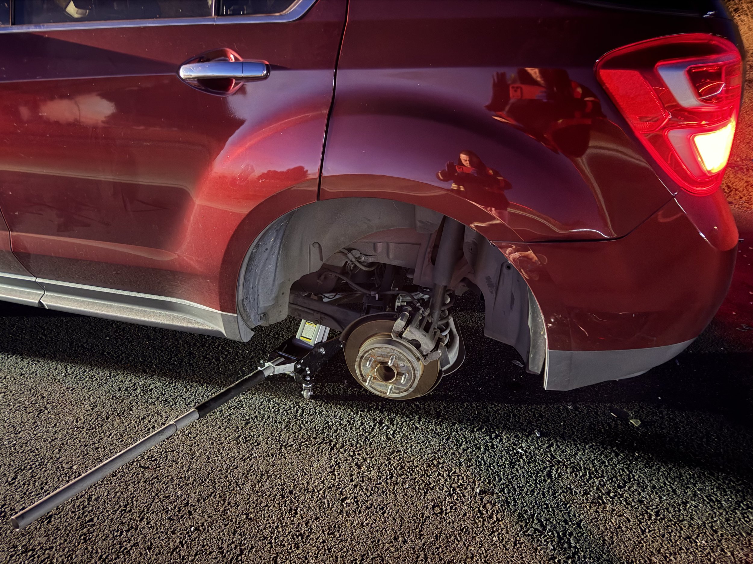 “Emergency roadside tire change service in Pittsburg CA”