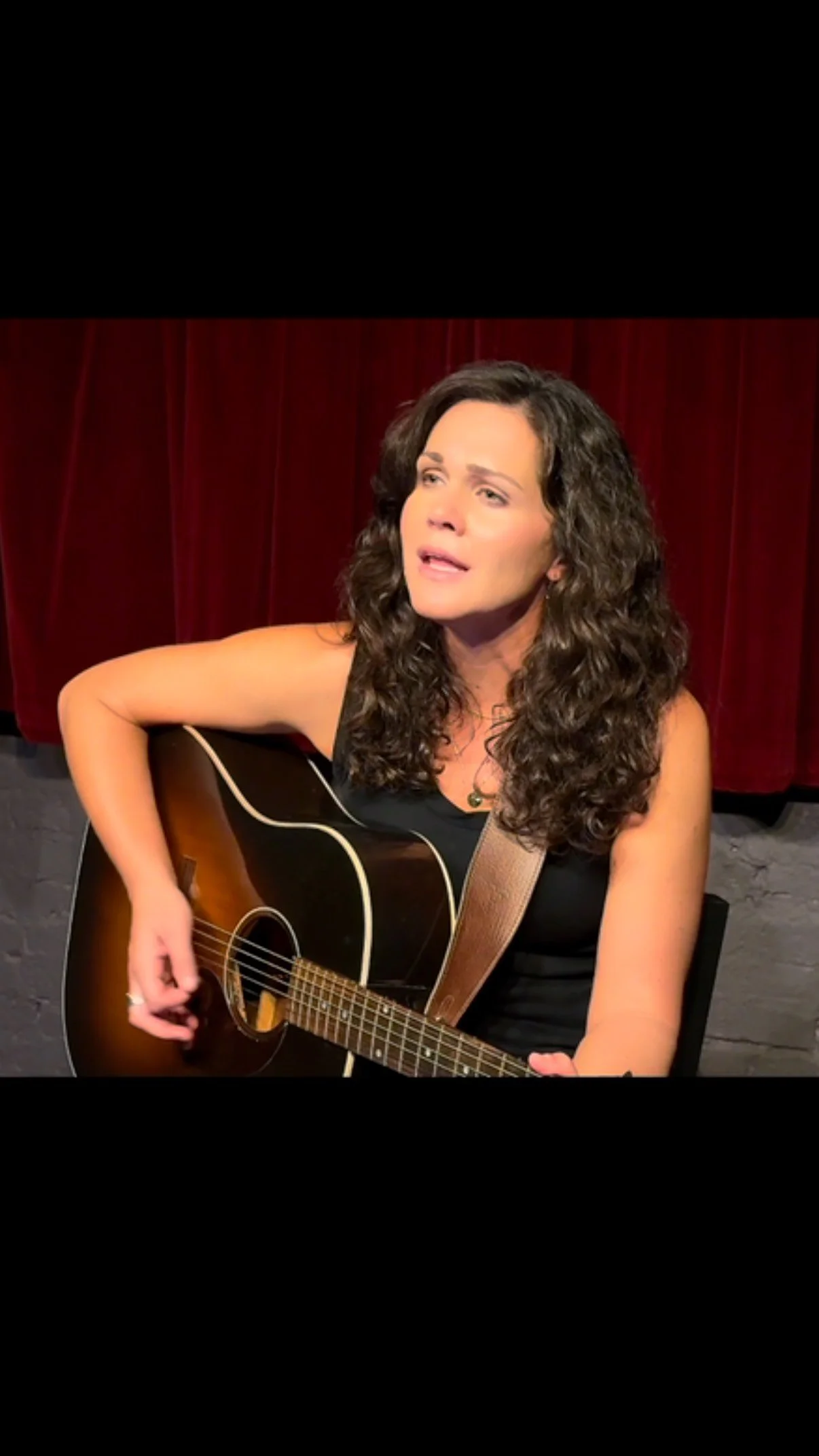 Happy Friday!!! This is long overdue for those of you who requested this cover, but it felt like a good day to do it! HAVE A GREAT WEEKEND! #headscarolinatailscalifornia #jodeemessina #cover #song #countrymusic #90scountry #fyp #happyweekend