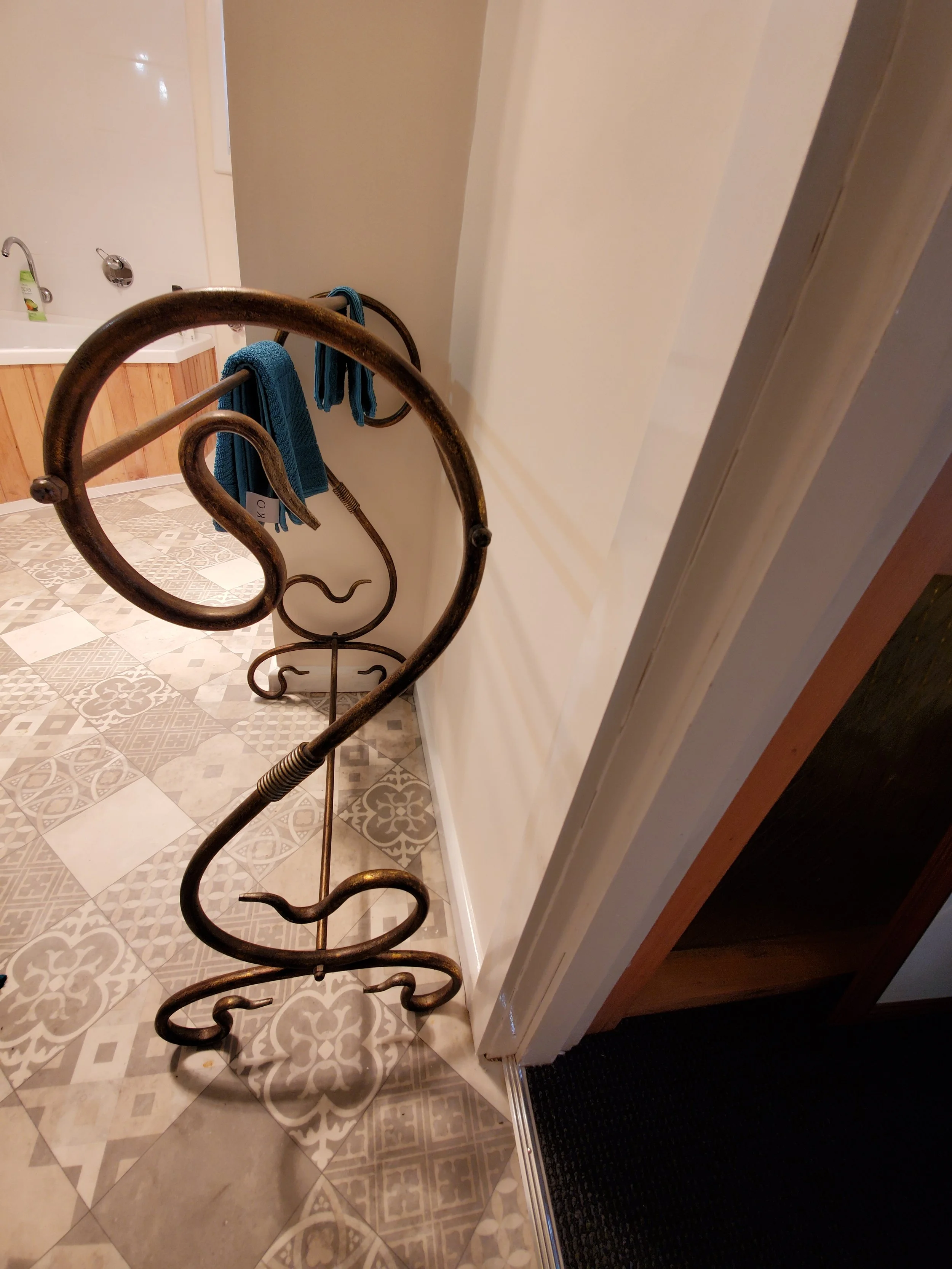 08 Bathroom (3).jpg