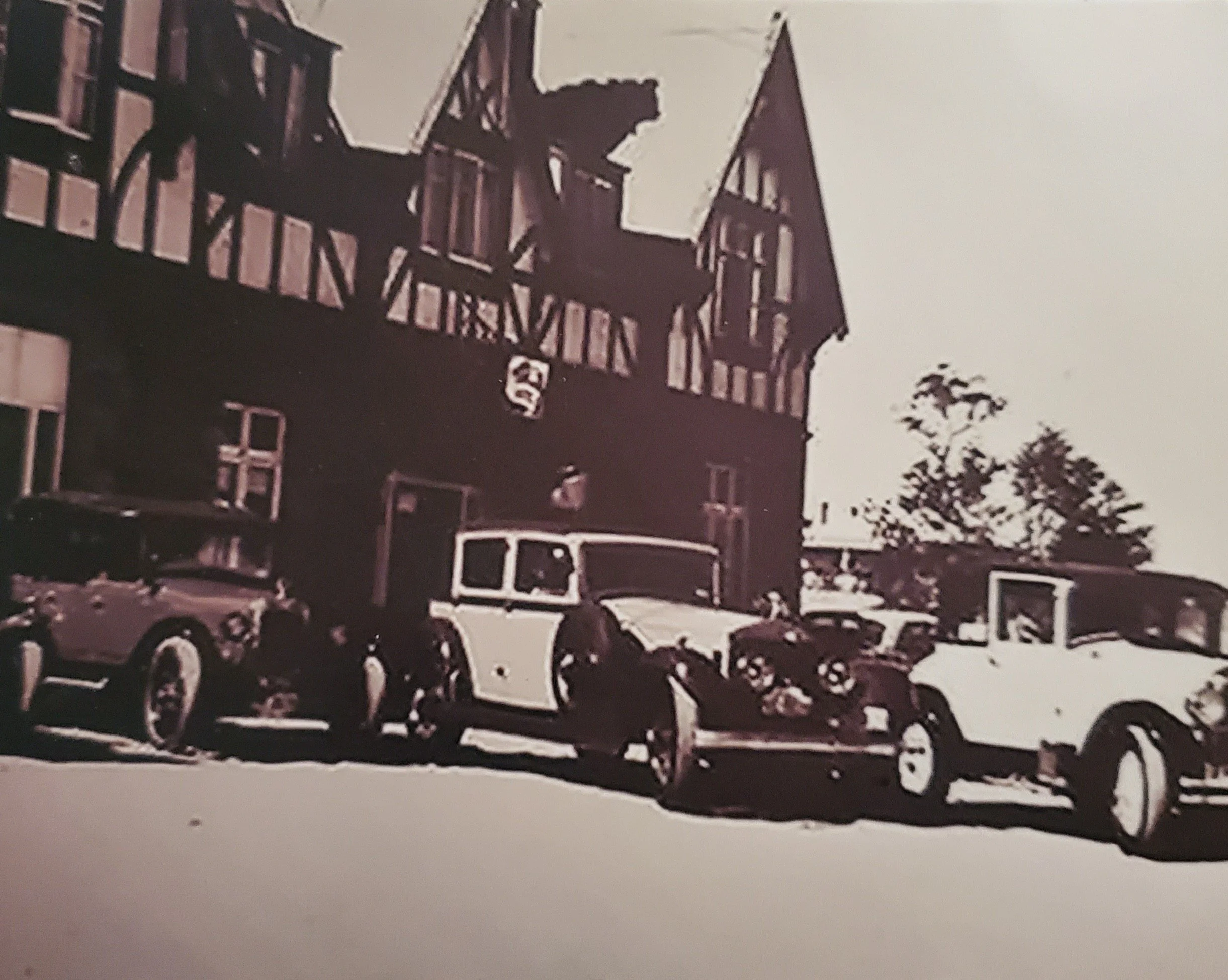 Old cars cropped.jpg