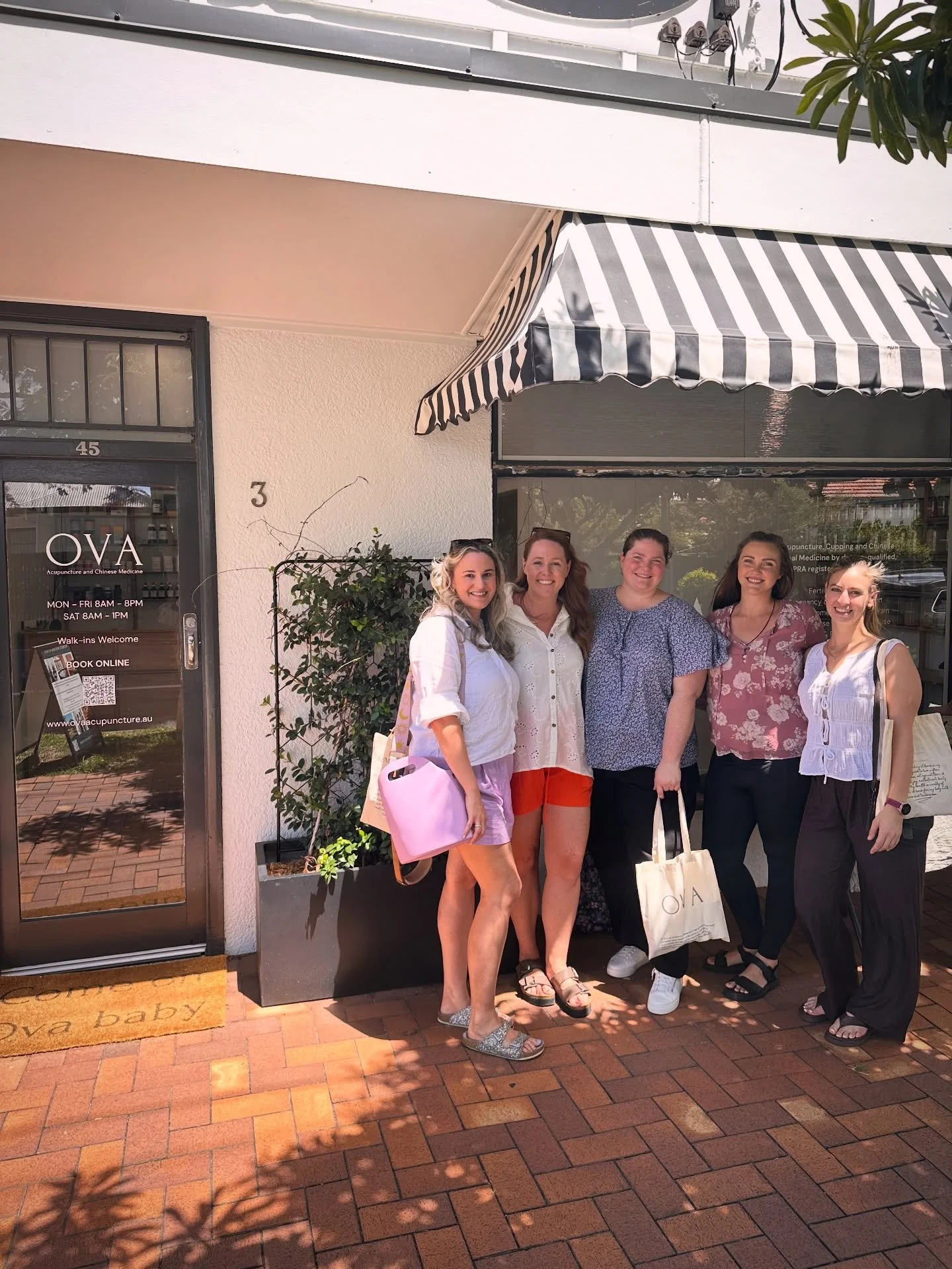 Yesterday @ovaacupuncture hosted the most beautiful meet and greet for midwives and doulas, and it was honestly so special.

They treated each of us to a little acupuncture session (some of us may have soaked it up a little longer than others 😂), wi