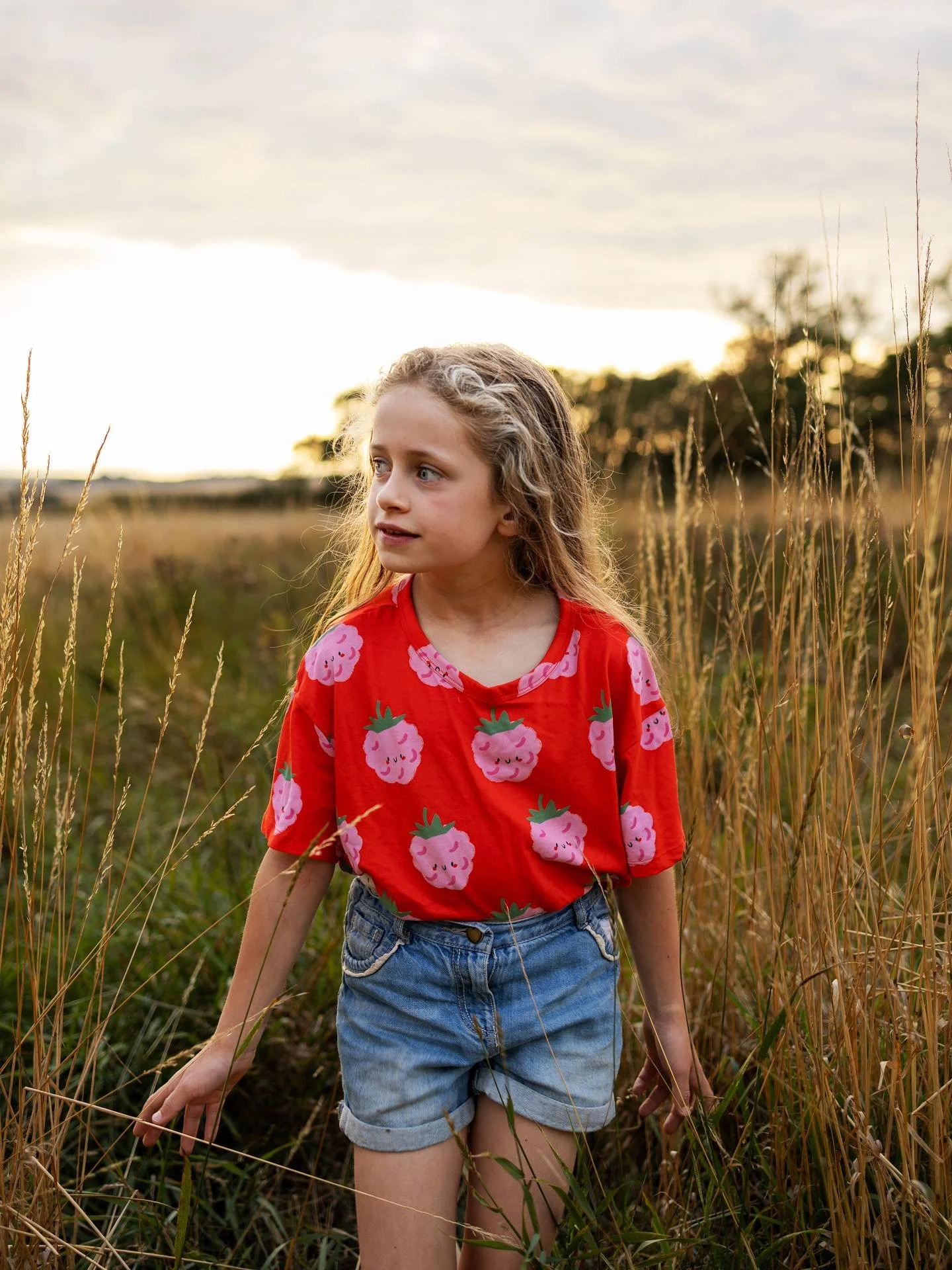 Golden hour...
Sharing another from this impromptu golden hour shoot with my daughter.  The light is just gorgeous.
Hope you’re having a lovely weekend.
#AliShearerPhotography #FamilyPhotography #BrandPhotography #LifestylePhotography #Portr