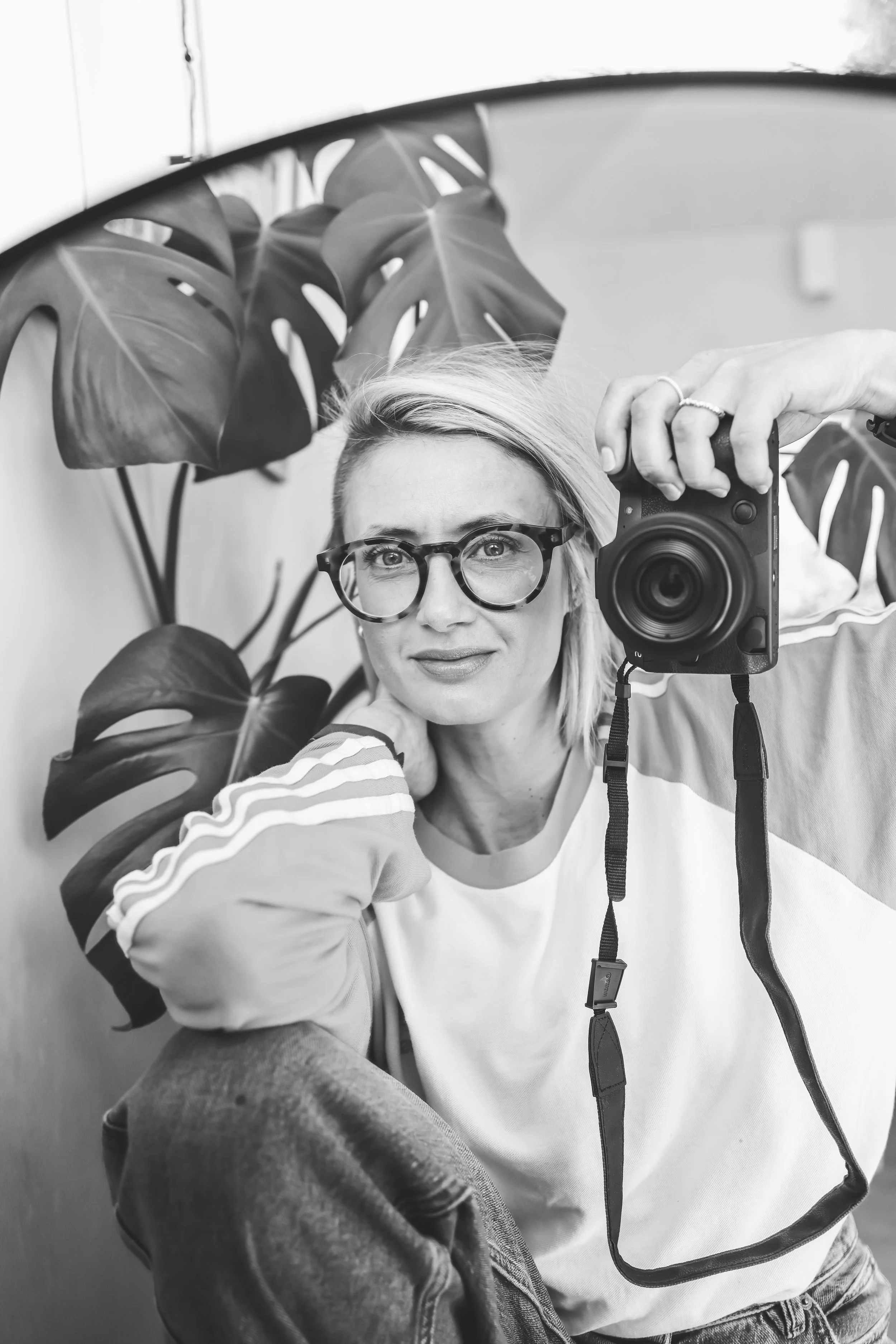 Photographer Ali holding DSLR