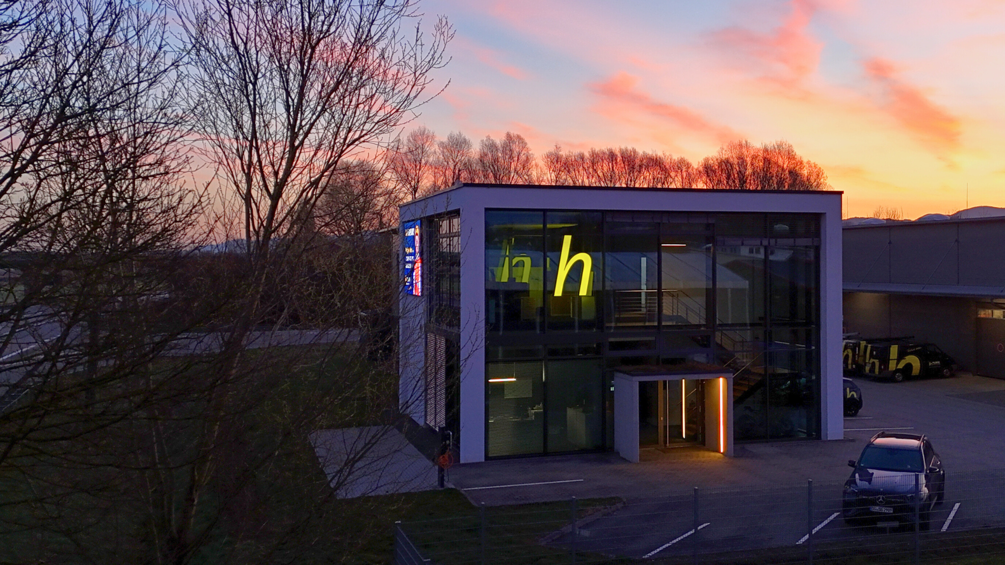 Huber Gebäudetechnik Bild Sonnenaufgang Gebäude_2_1.png