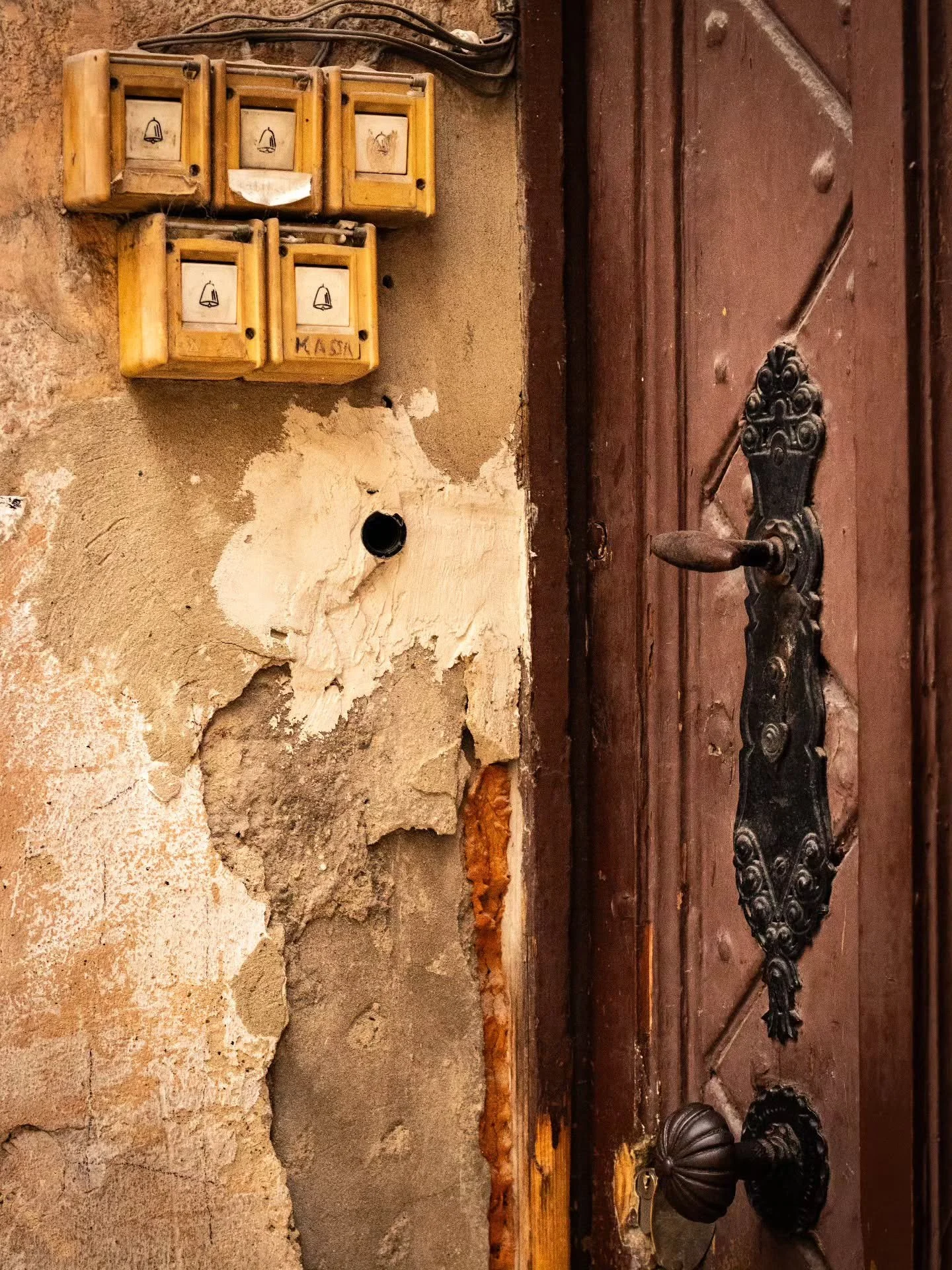 Bells ringing from another era in Budapest&rsquo;s city centre 🔔✨
This city is truly a photography haven. 📸💛

#Budapest #BudapestPhotography #StreetPhotography #UrbanVibes #CityLife #ArchitectureLovers #UrbanExplorer #PhotoOfTheDay #Wanderlust #Tr