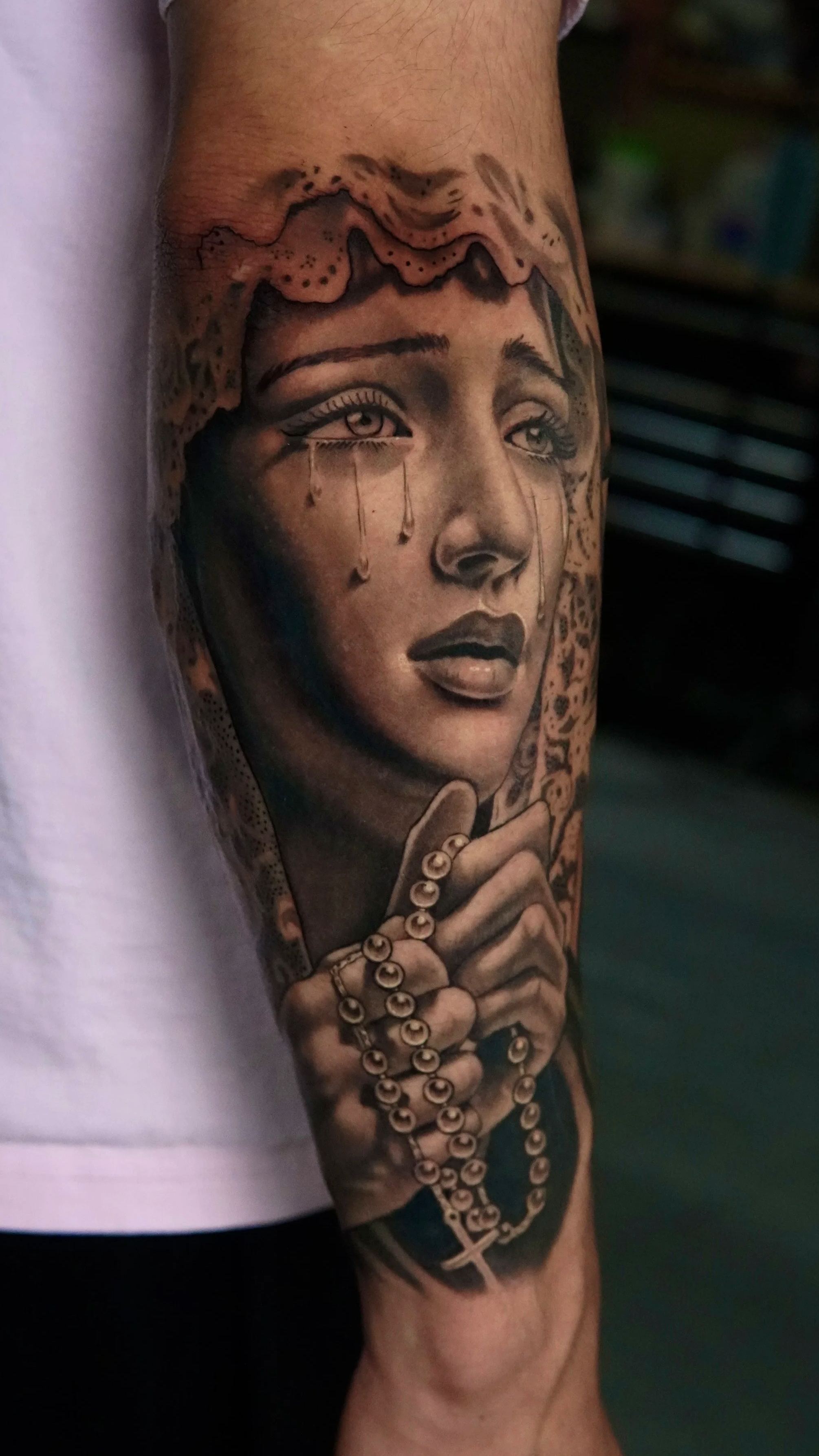 Mary holding rosary