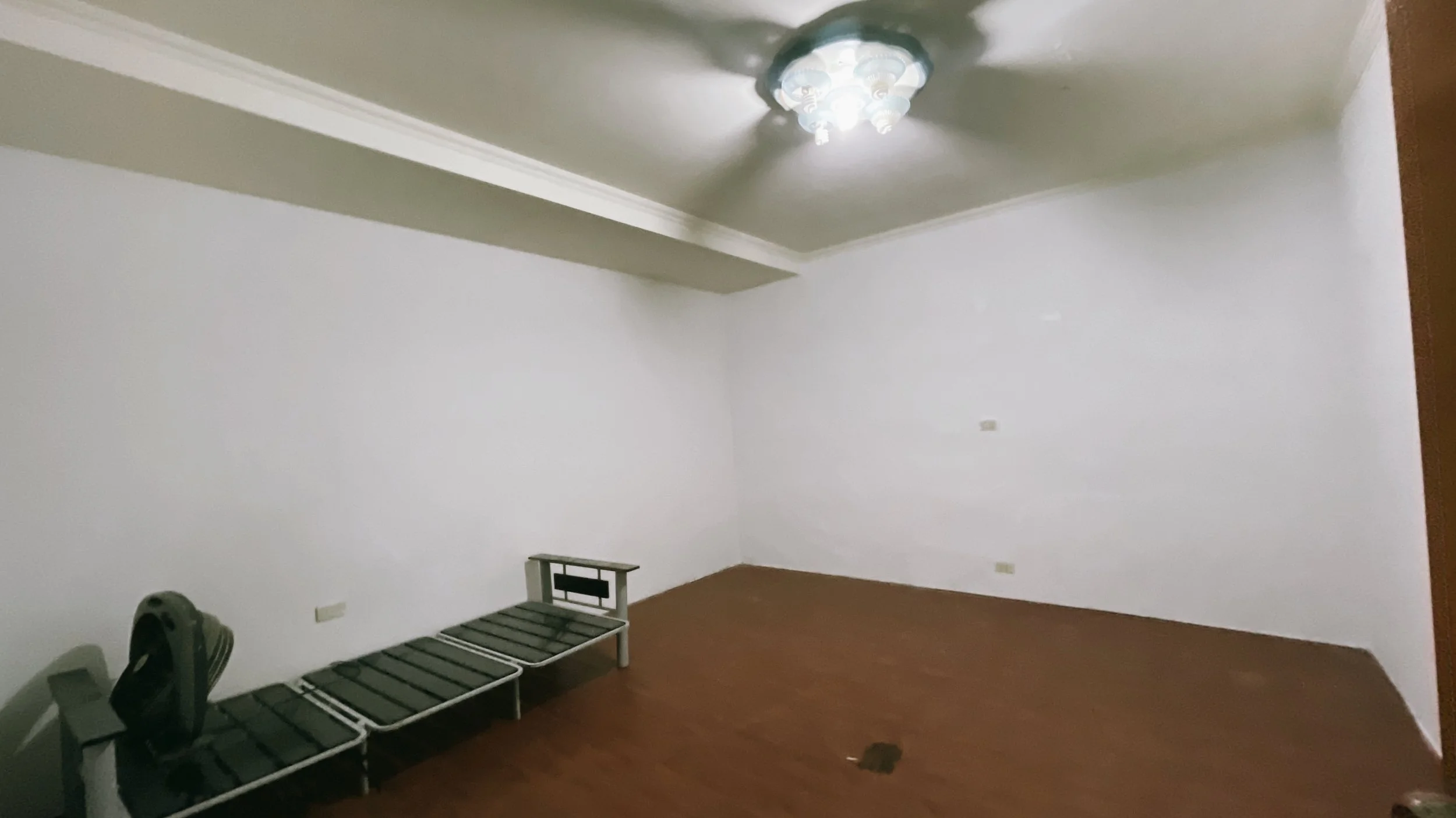 在選擇不動產時，多數人關心的不只是價格，而是生活機能、交通便利性與未來增值空間。專業的不動產服務，應該從客戶實際需求出發，協助分析區域發展、學區資源、周邊商圈與住宅品質，讓買房不再只是憑感覺做決定。