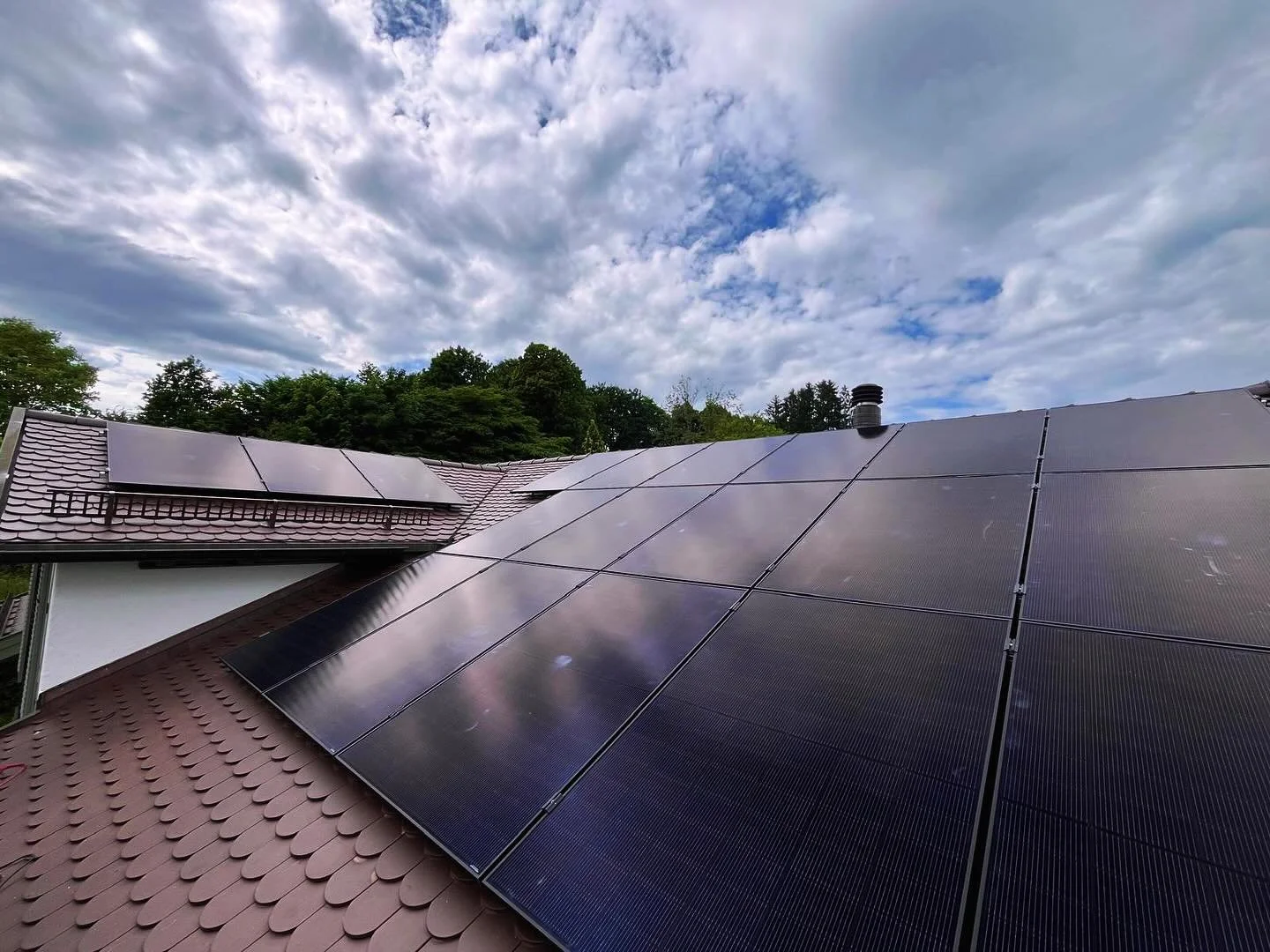 #pv #pvmontage #solarpanels #solarenergie #solarenergy☀️ #pvanlage #meisterwerke #bieberschwanz #montage #arbeit #ilovemywork❤️ #handwerker #module #solarjobs